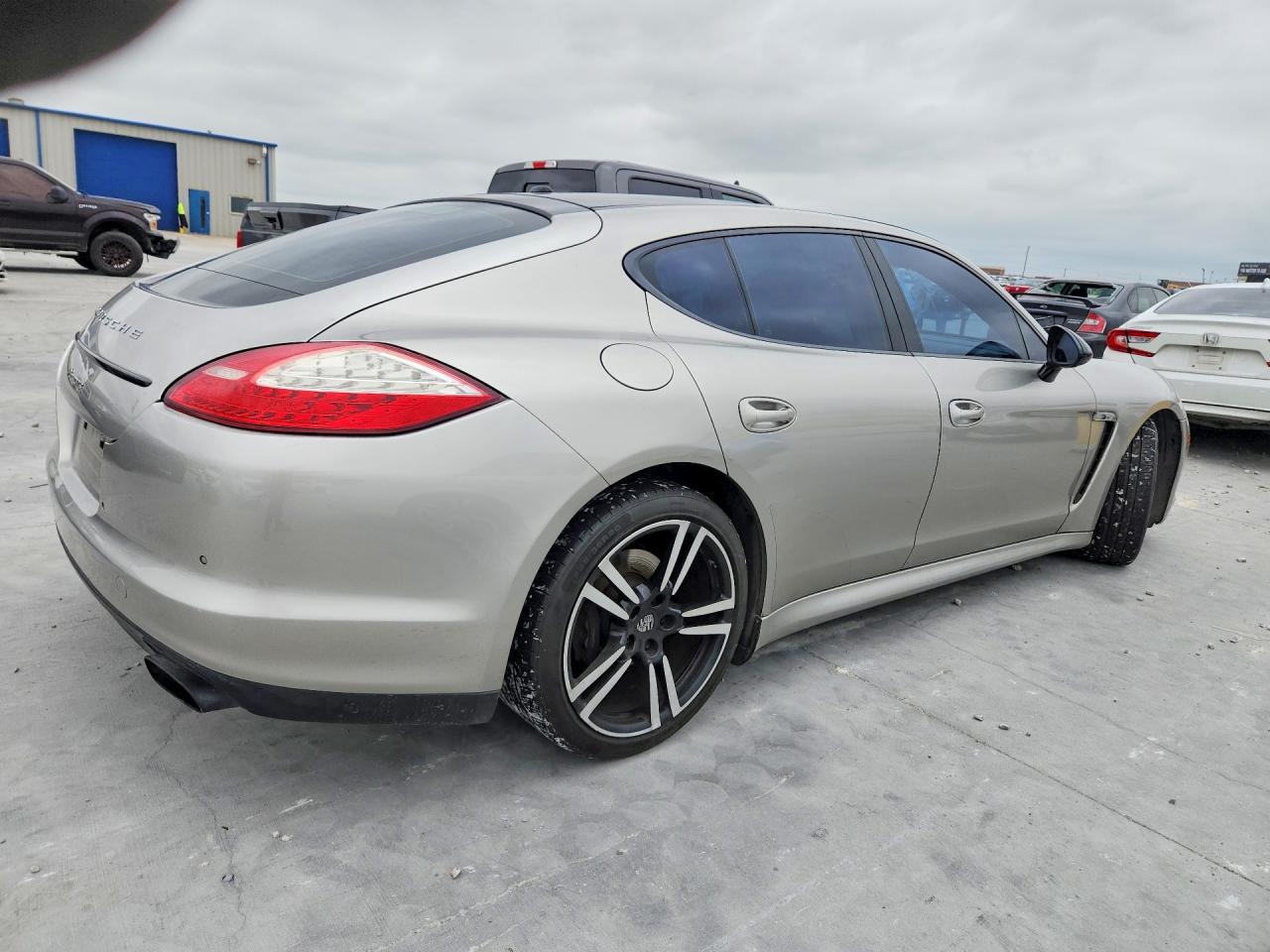 2012 Porsche Panamera 2 Beige vin: WP0AA2A79CL017651