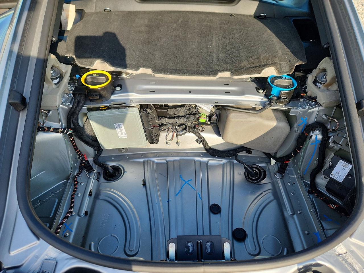 2024 Porsche Cayman Base Silver vin: WP0AA2A80RK255878