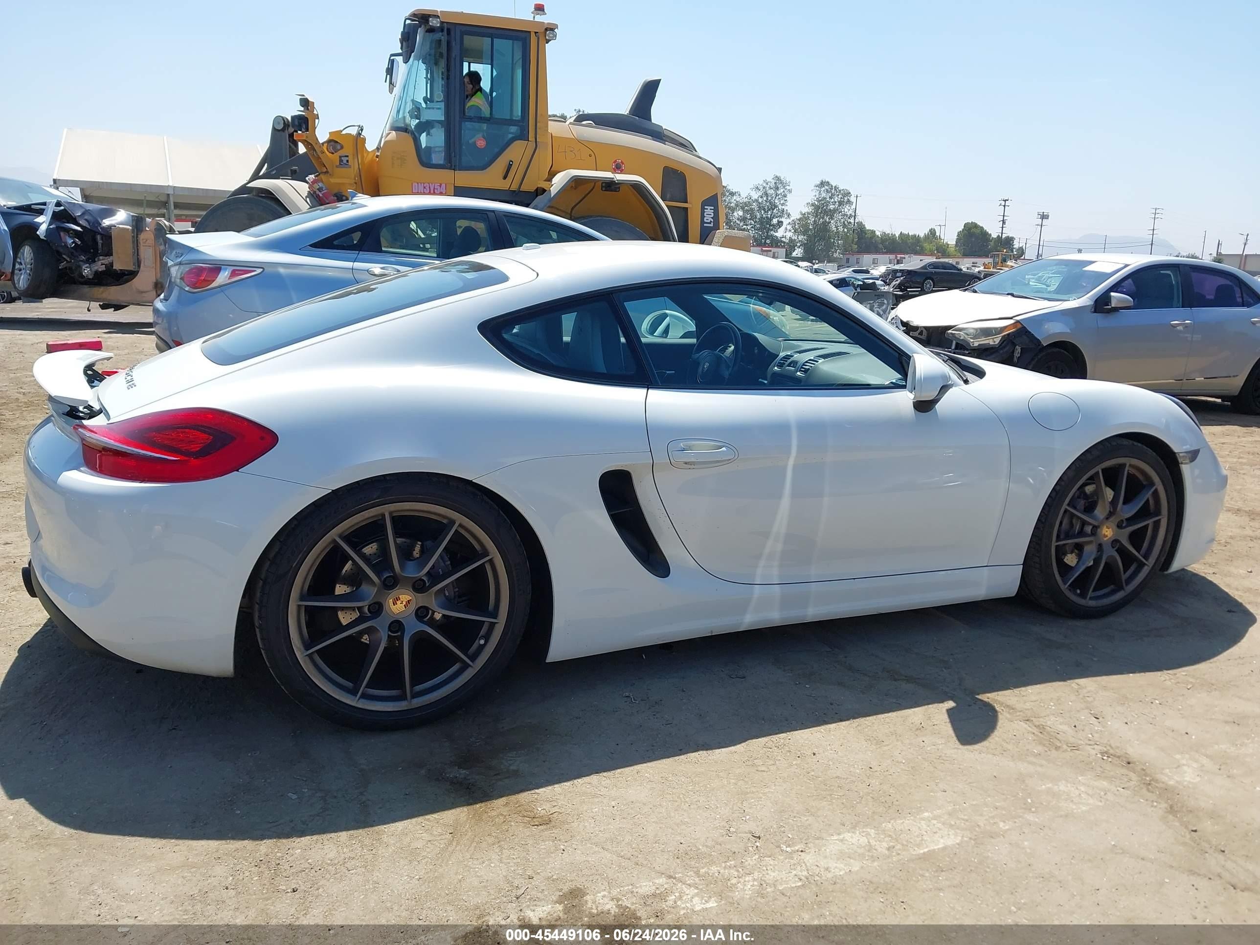 2015 Porsche Cayman   White vin: WP0AA2A87FK161055