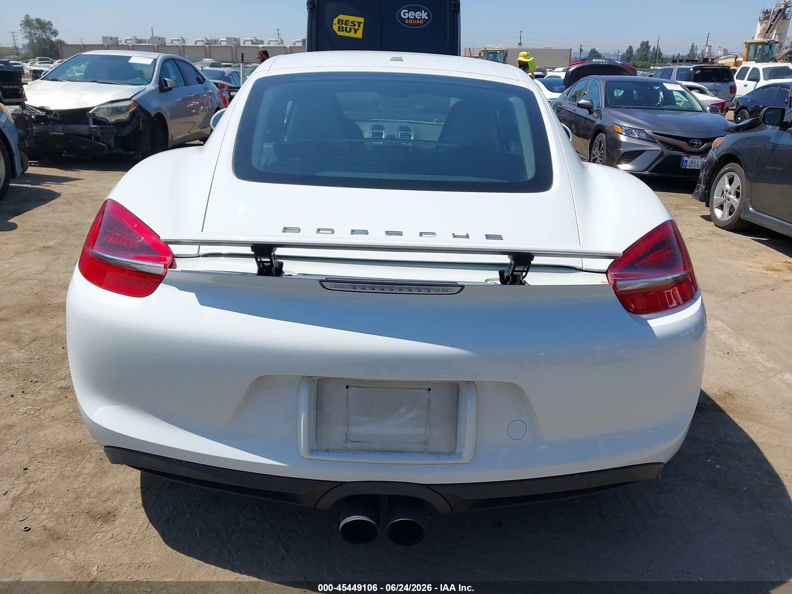 2015 Porsche Cayman   White vin: WP0AA2A87FK161055