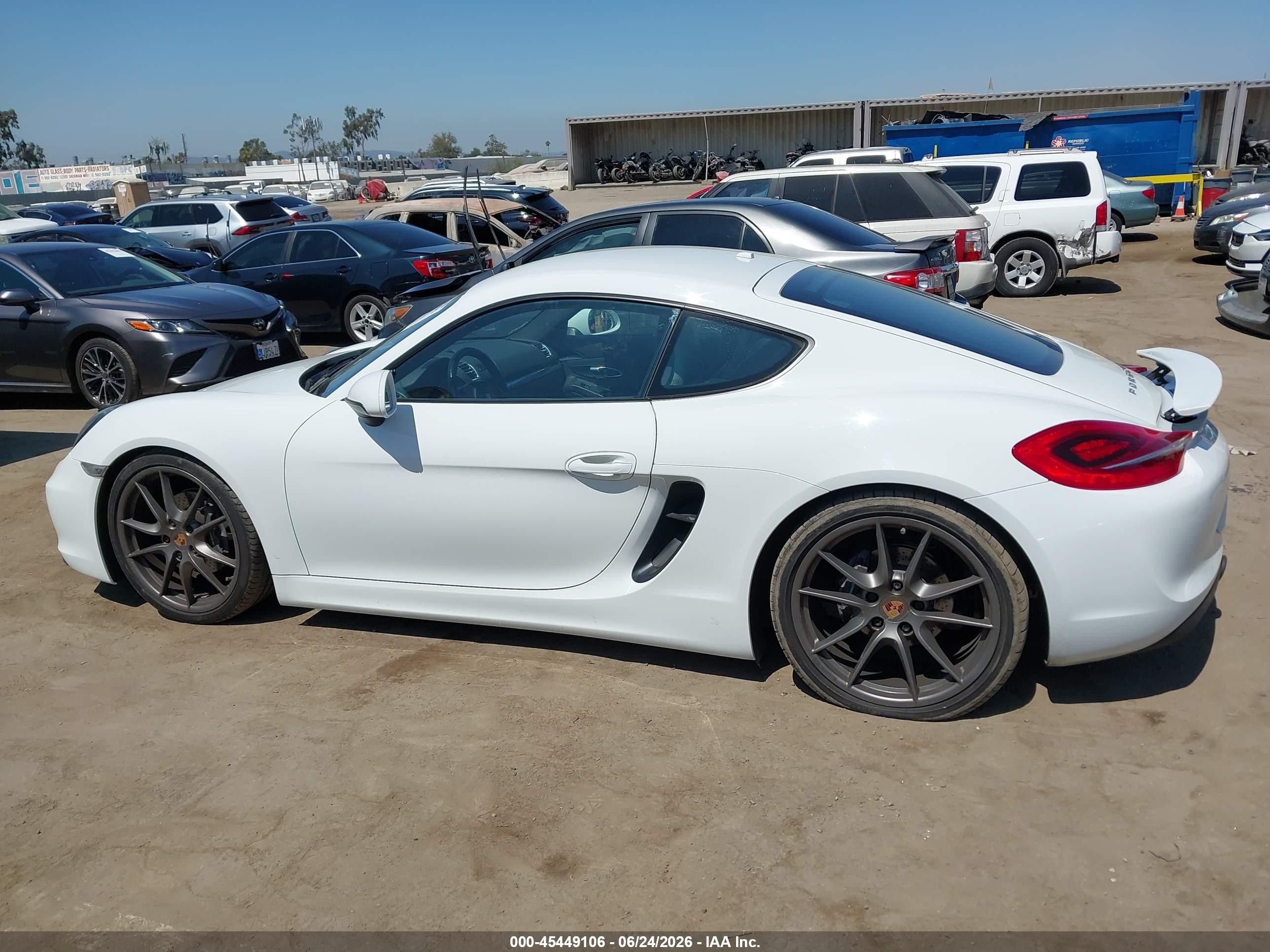2015 Porsche Cayman   White vin: WP0AA2A87FK161055