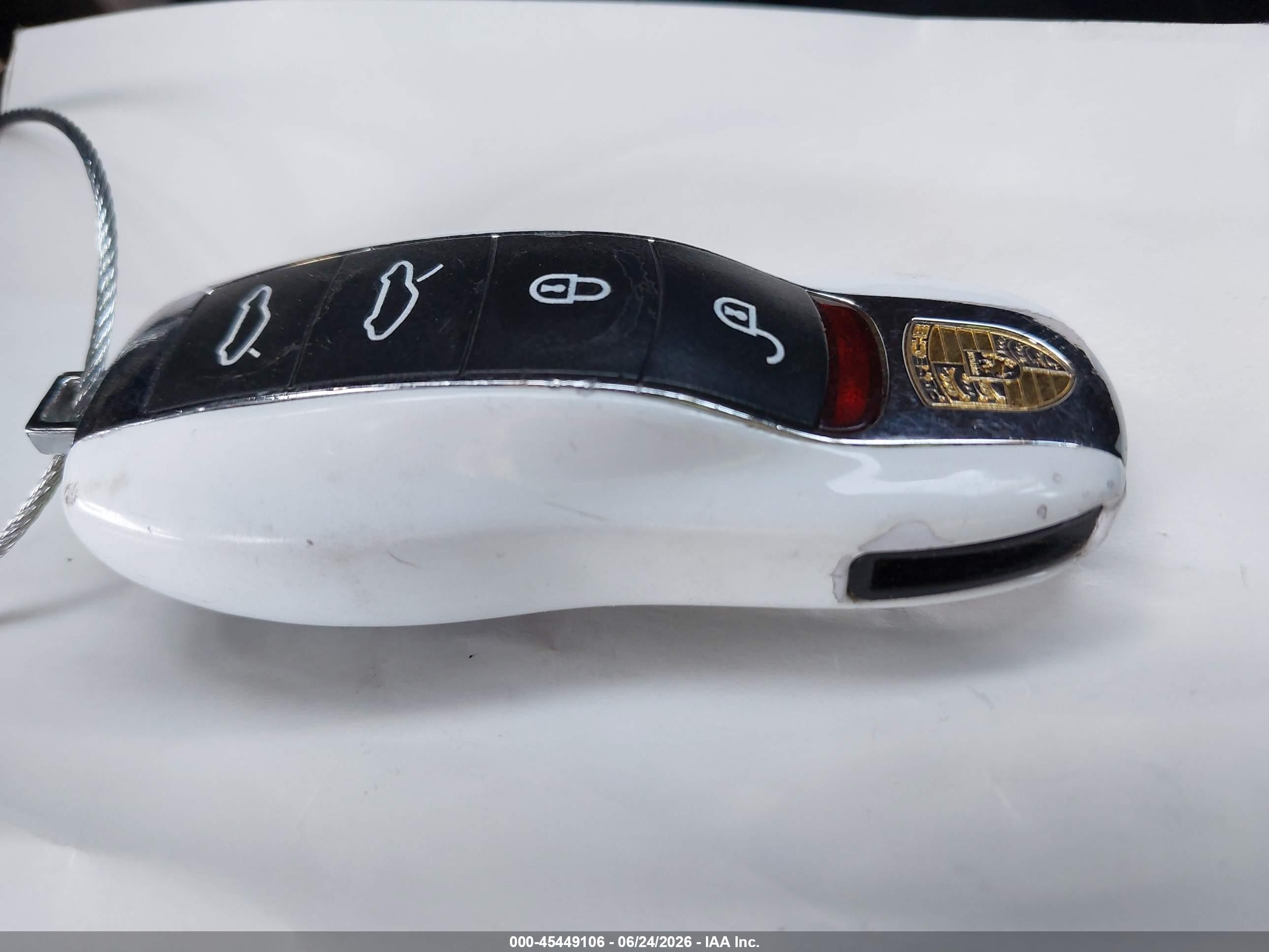 2015 Porsche Cayman   White vin: WP0AA2A87FK161055