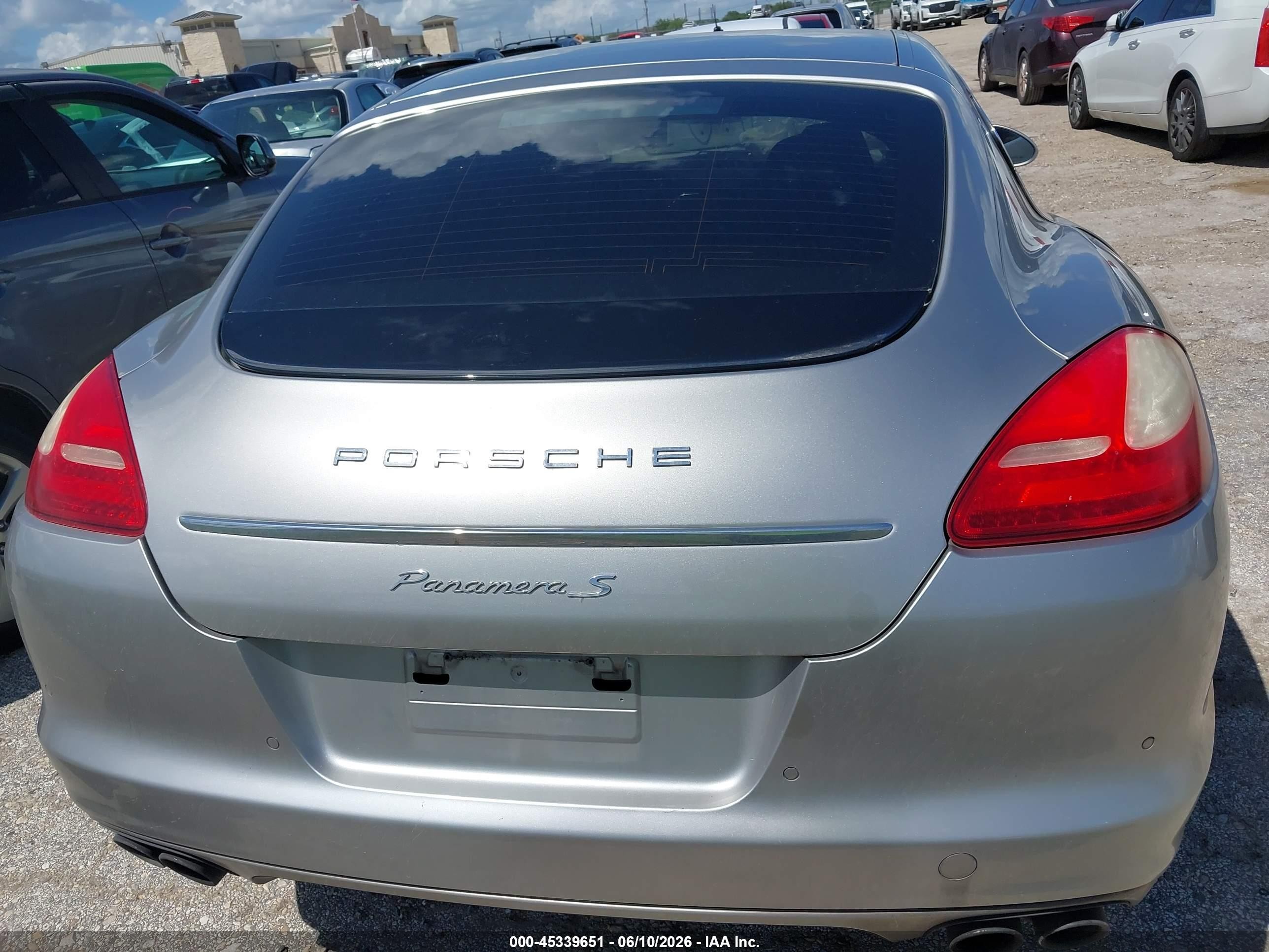 2011 Porsche Panamera S Серебряный vin: WP0AB2A73BL062824