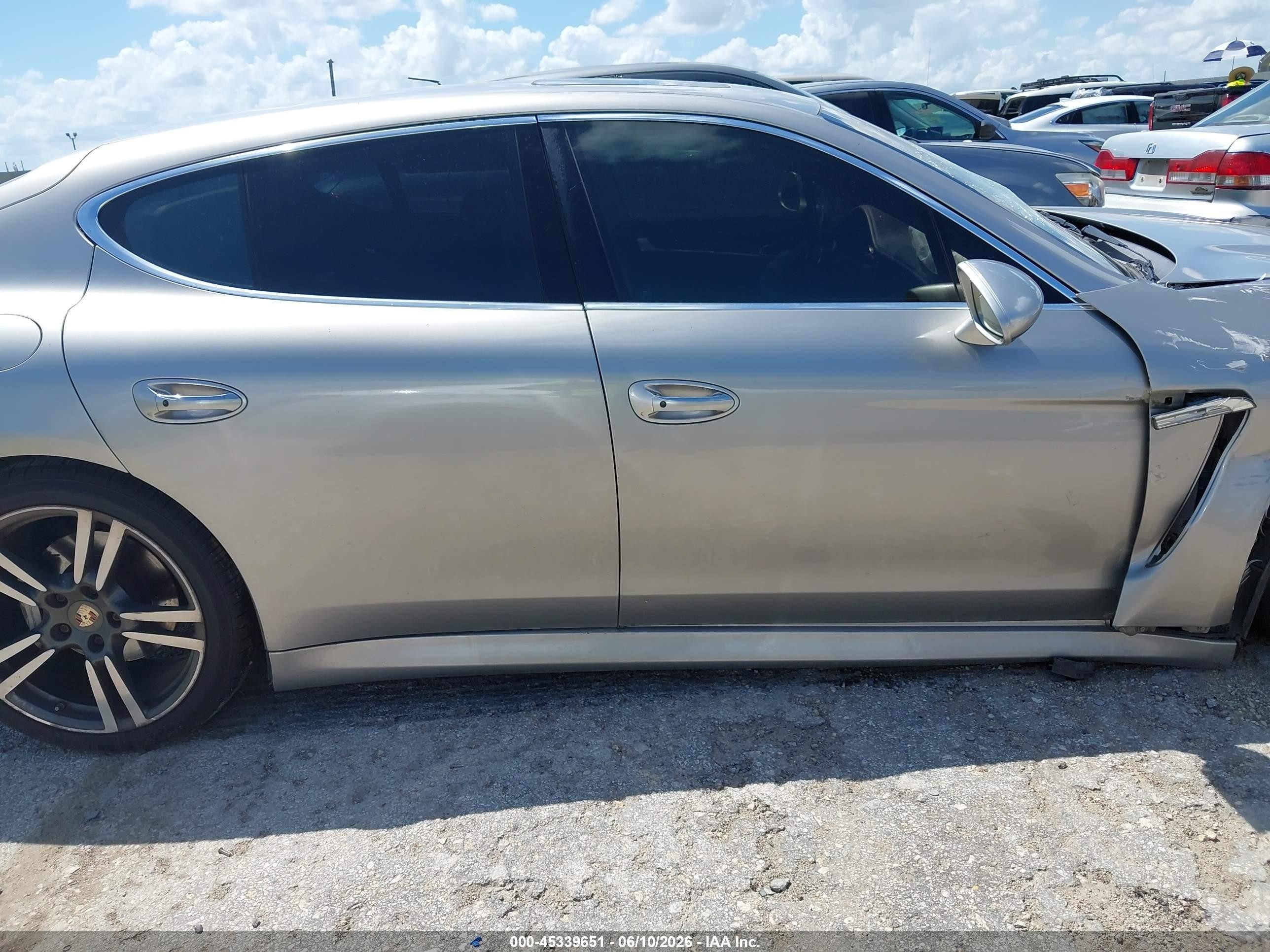 2011 Porsche Panamera S Серебряный vin: WP0AB2A73BL062824