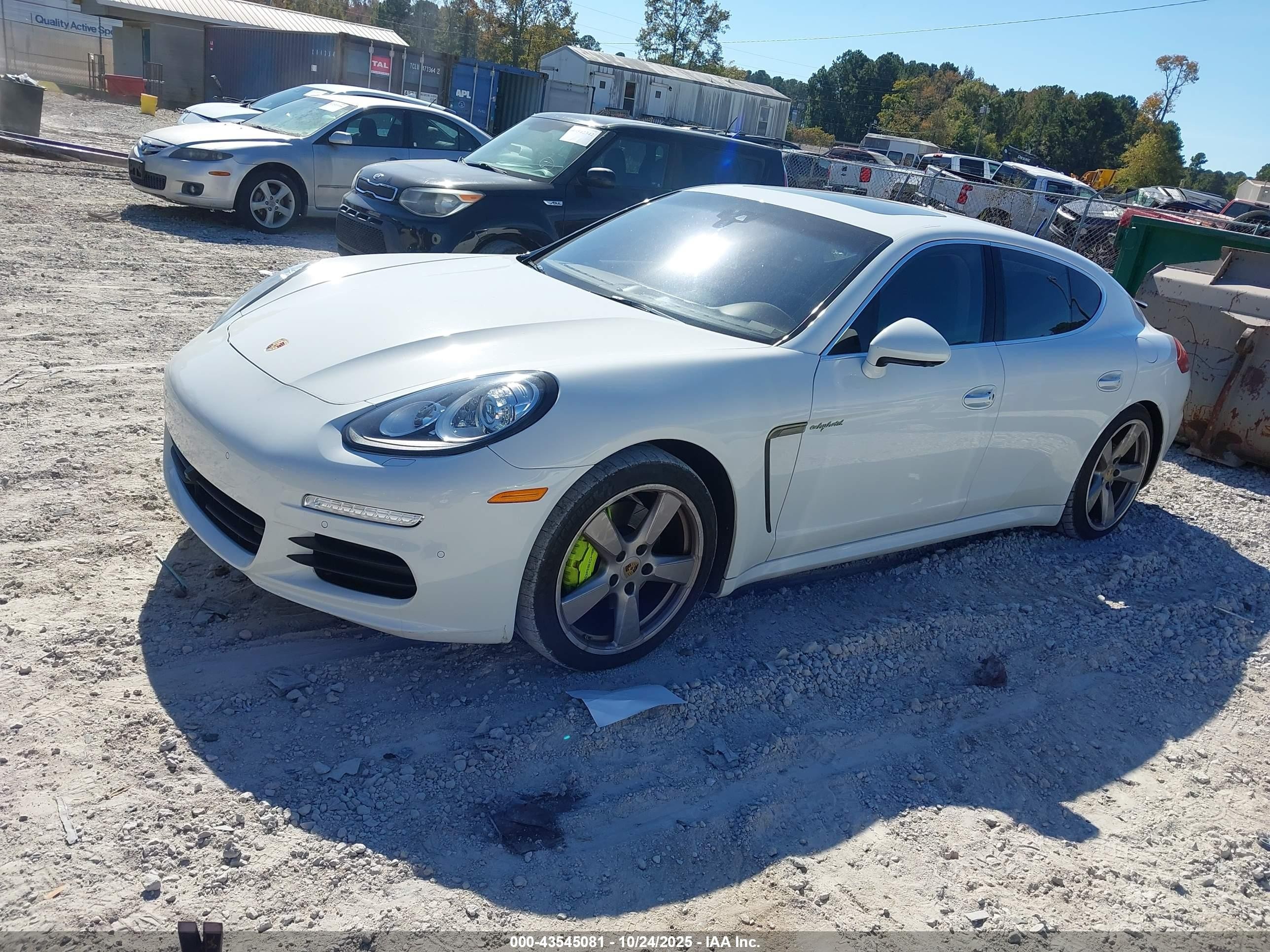 2015 Porsche Panamera E-hybrid S Белый vin: WP0AD2A71FL040966