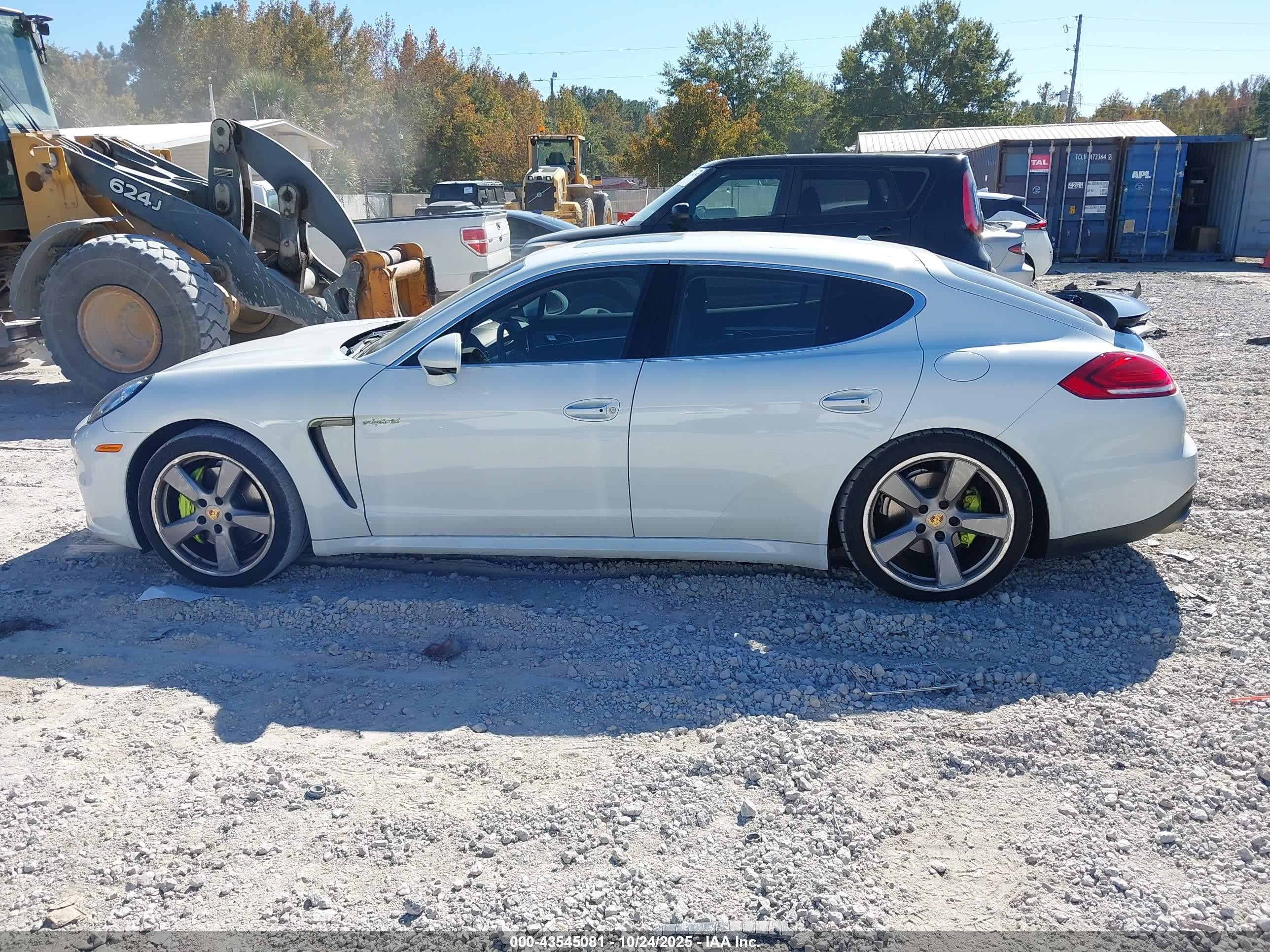 2015 Porsche Panamera E-hybrid S Белый vin: WP0AD2A71FL040966