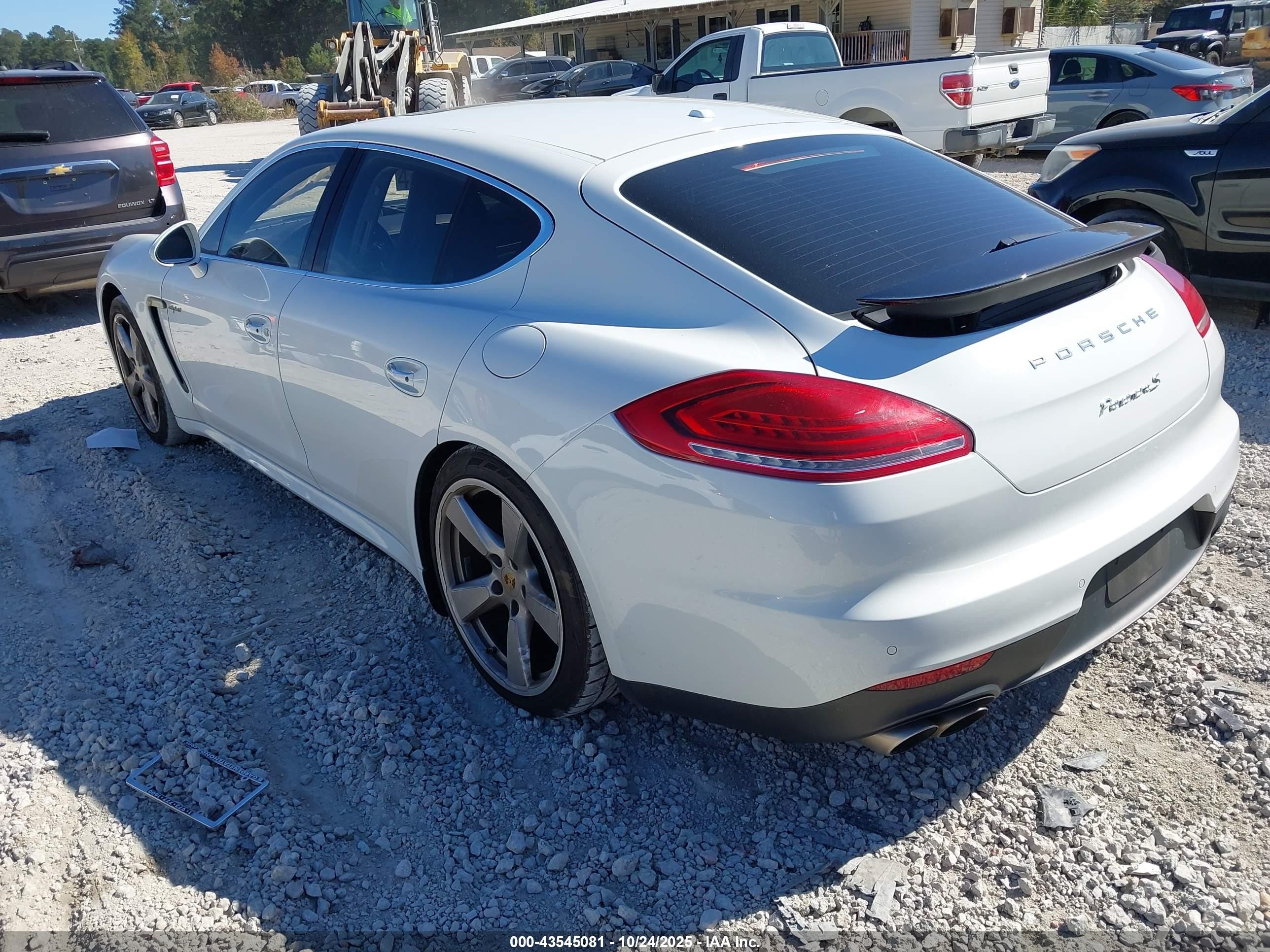 2015 Porsche Panamera E-hybrid S Белый vin: WP0AD2A71FL040966