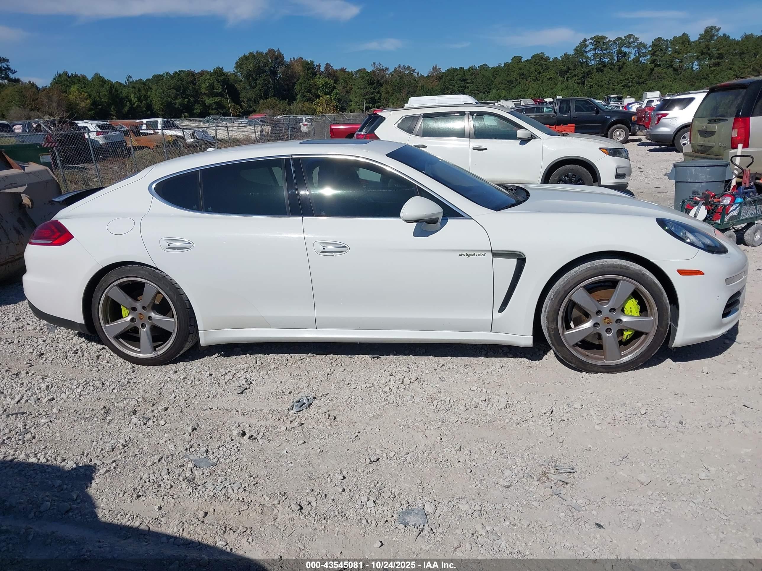 2015 Porsche Panamera E-hybrid S Белый vin: WP0AD2A71FL040966