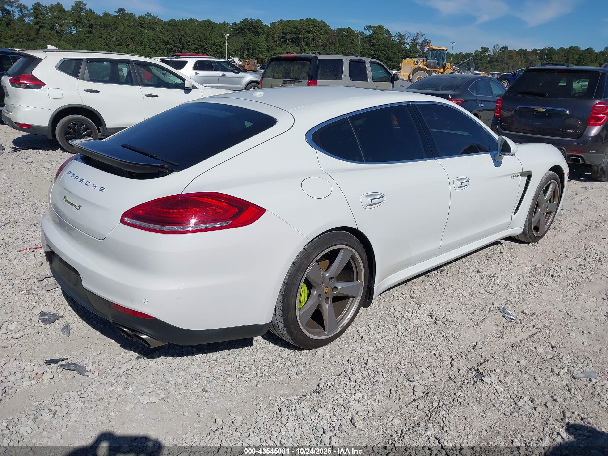 2015 Porsche Panamera E-hybrid S Белый vin: WP0AD2A71FL040966