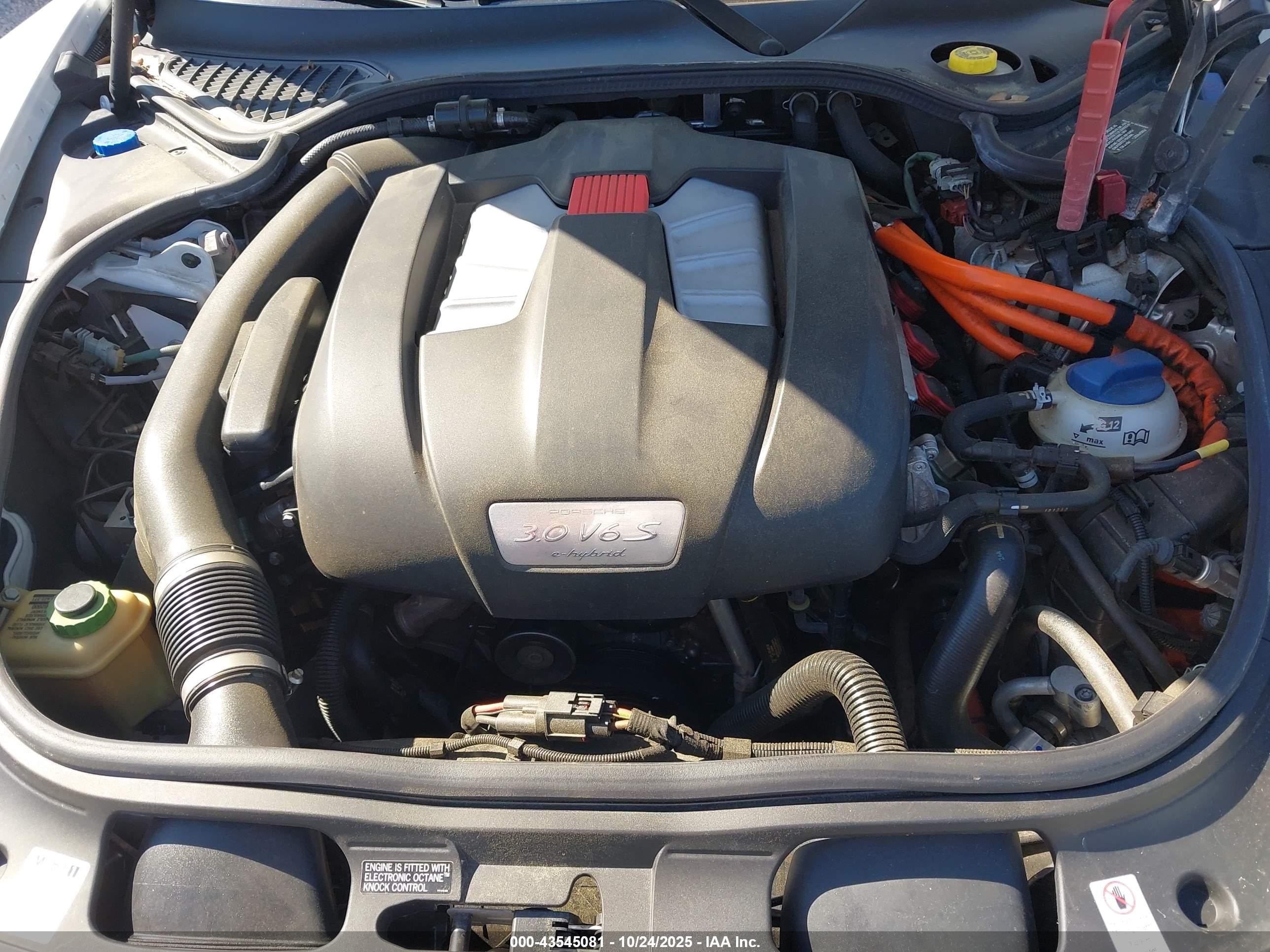 2015 Porsche Panamera E-hybrid S Белый vin: WP0AD2A71FL040966