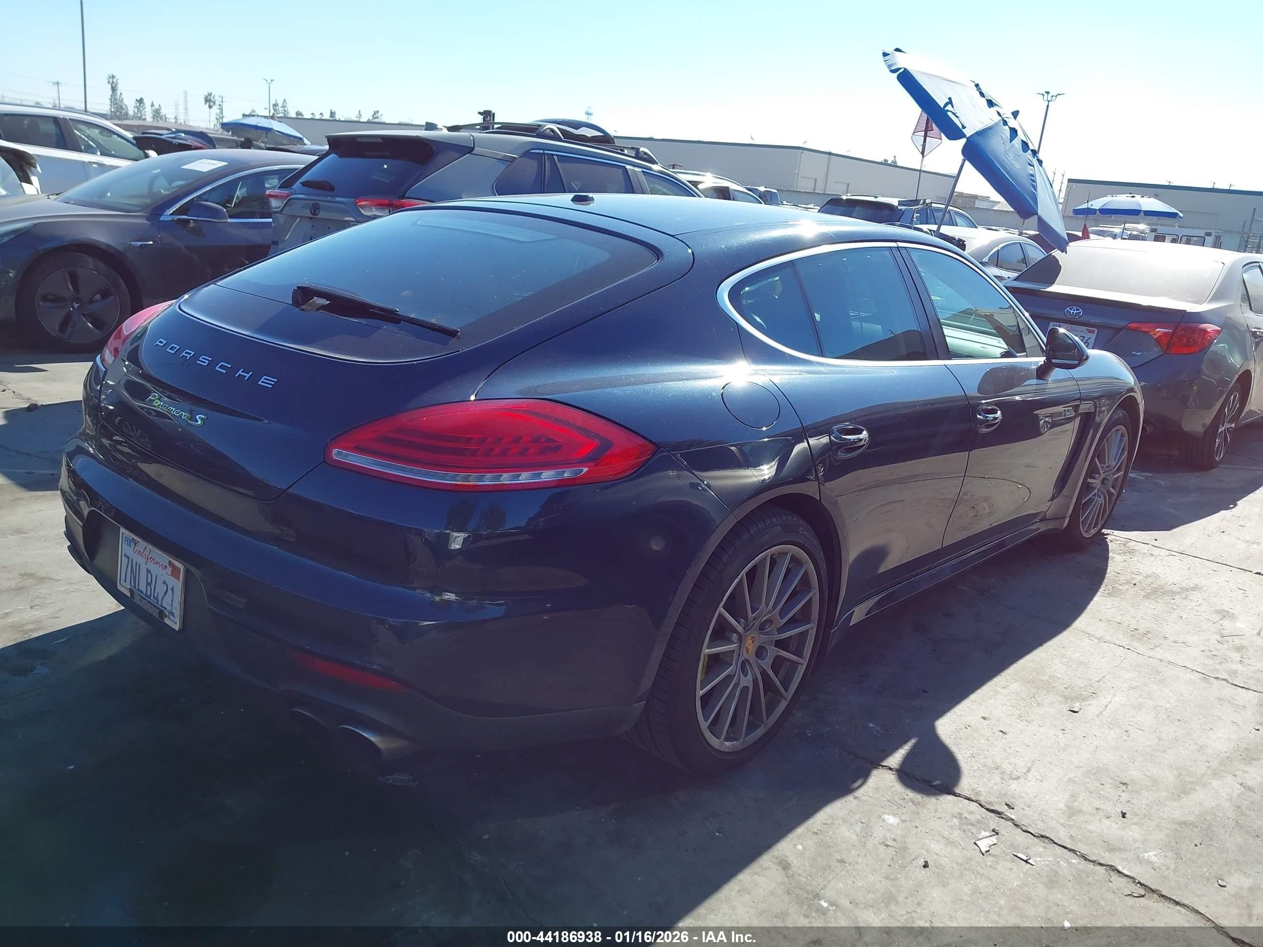 2015 Porsche Panamera E-hybrid S Navy vin: WP0AD2A72FL040846