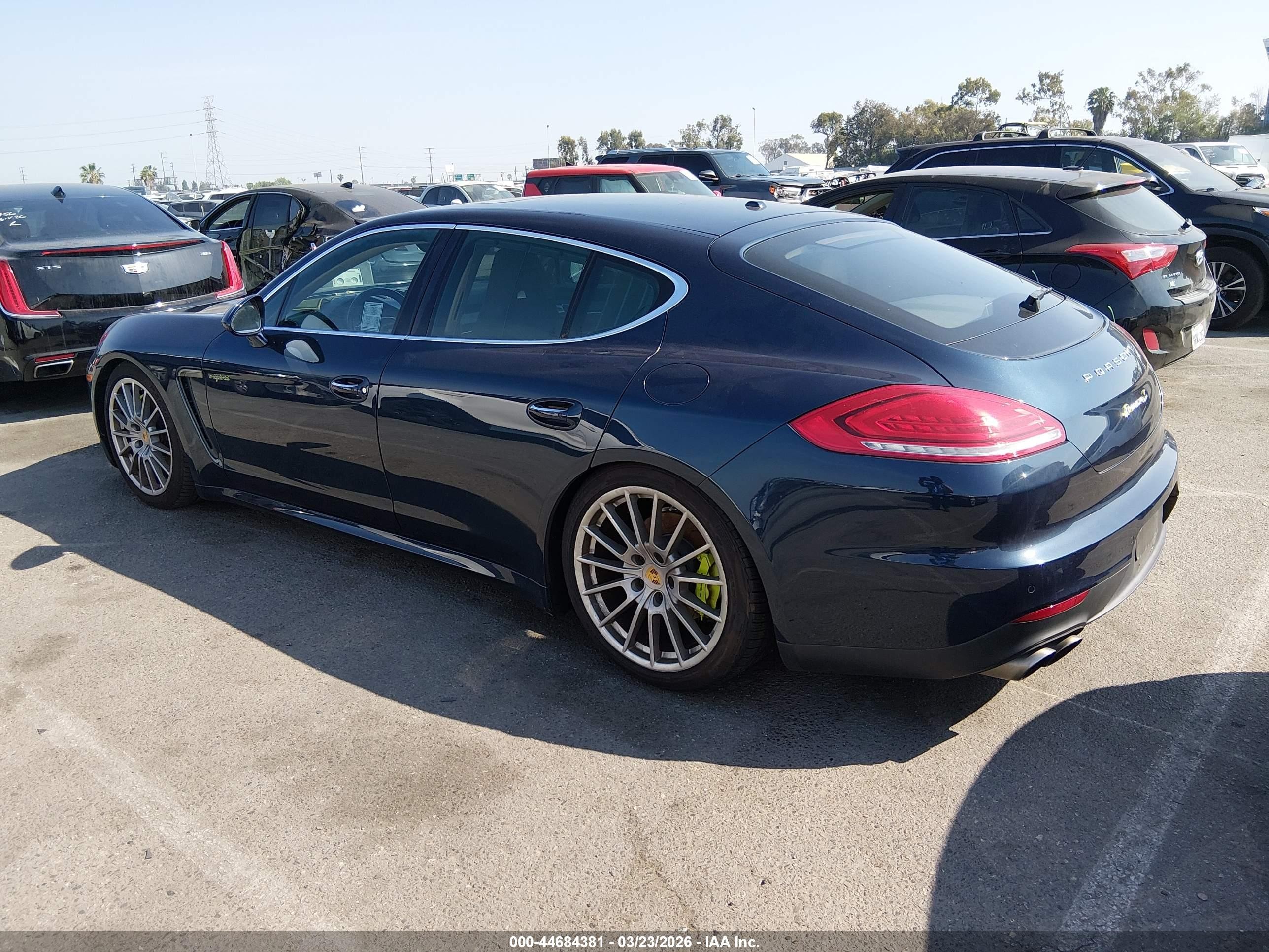 2015 Porsche Panamera E-hybrid S Navy vin: WP0AD2A72FL040846