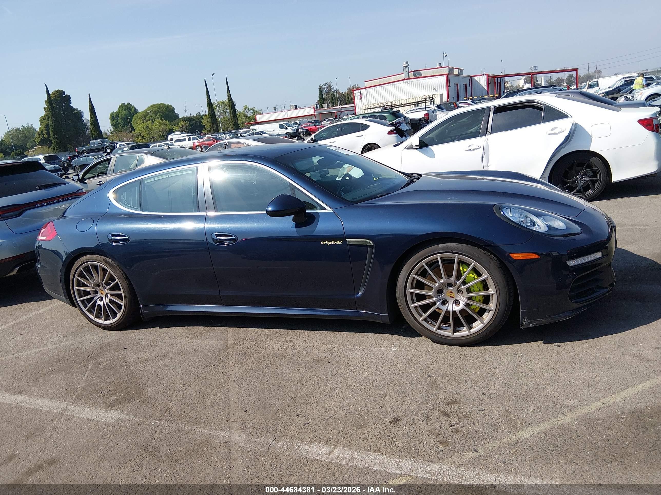 2015 Porsche Panamera E-hybrid S Navy vin: WP0AD2A72FL040846