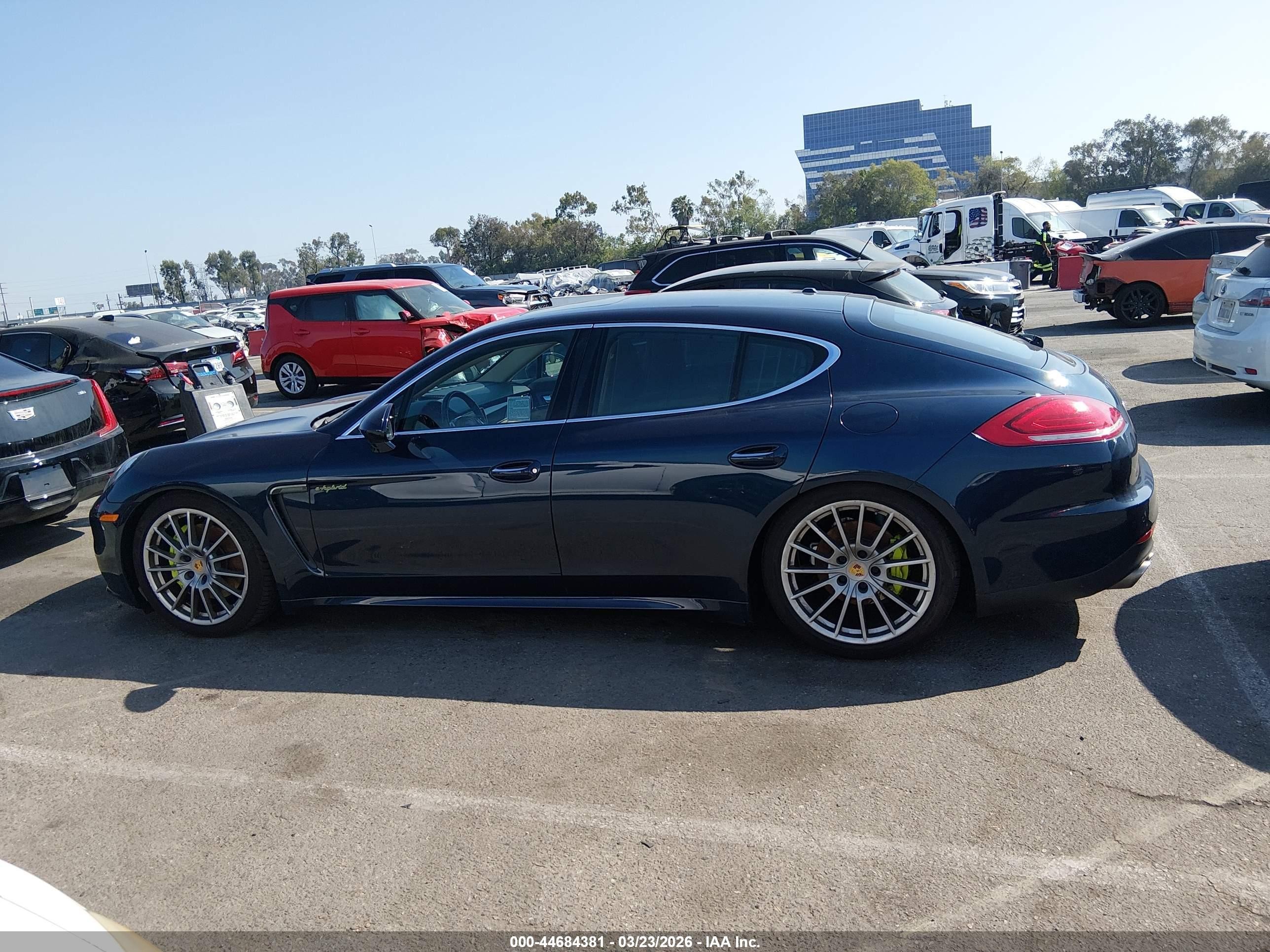 2015 Porsche Panamera E-hybrid S Navy vin: WP0AD2A72FL040846