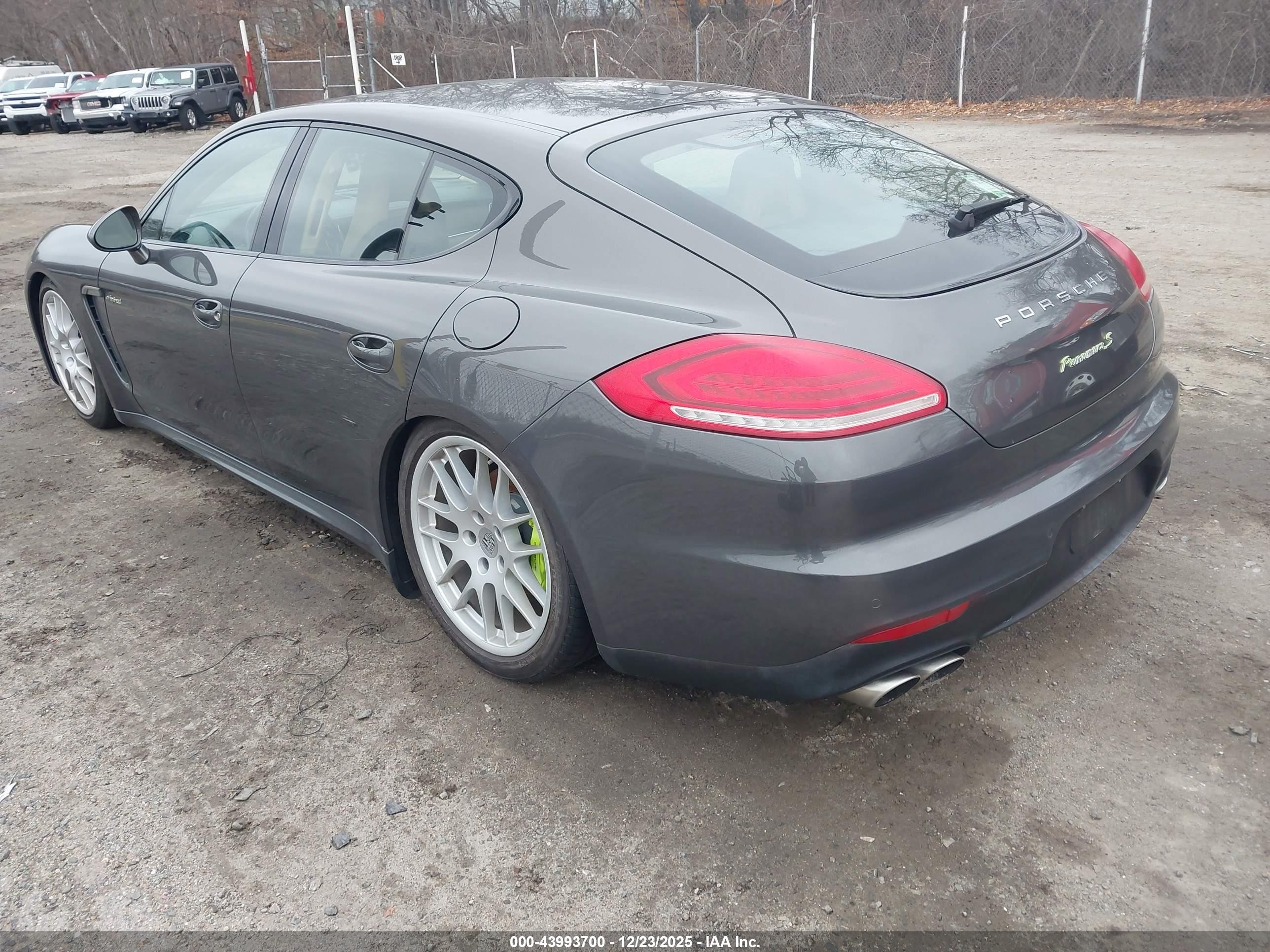 2015 Porsche Panamera E-hybrid S Brown vin: WP0AD2A74FL041559