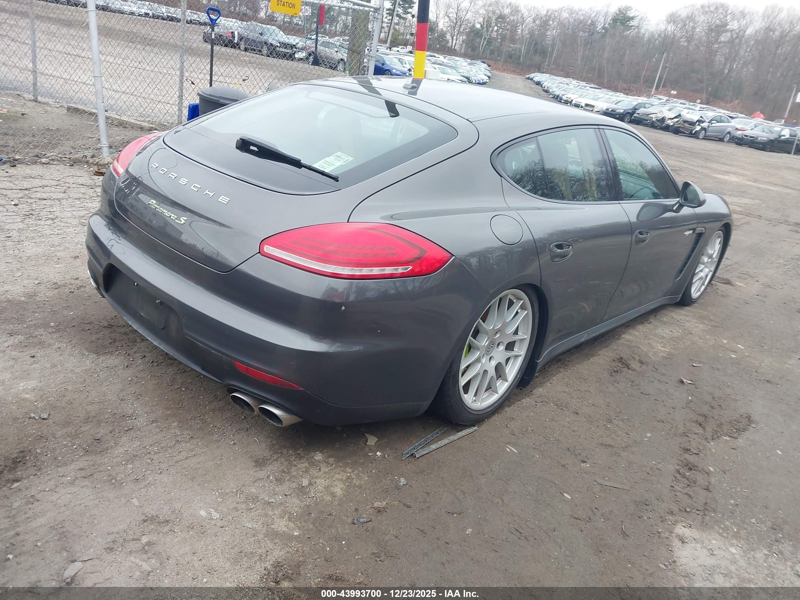 2015 Porsche Panamera E-hybrid S Brown vin: WP0AD2A74FL041559