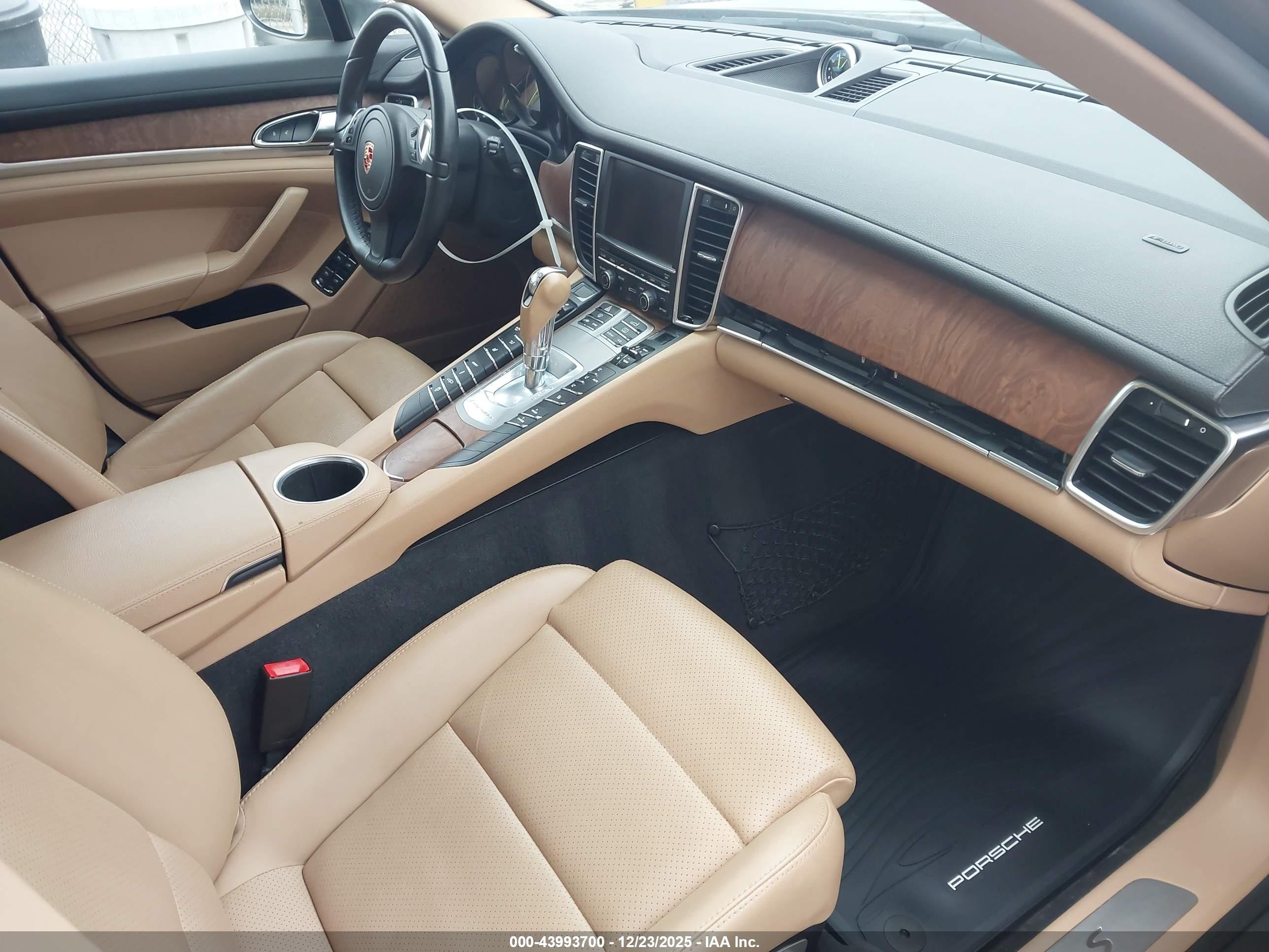 2015 Porsche Panamera E-hybrid S Brown vin: WP0AD2A74FL041559