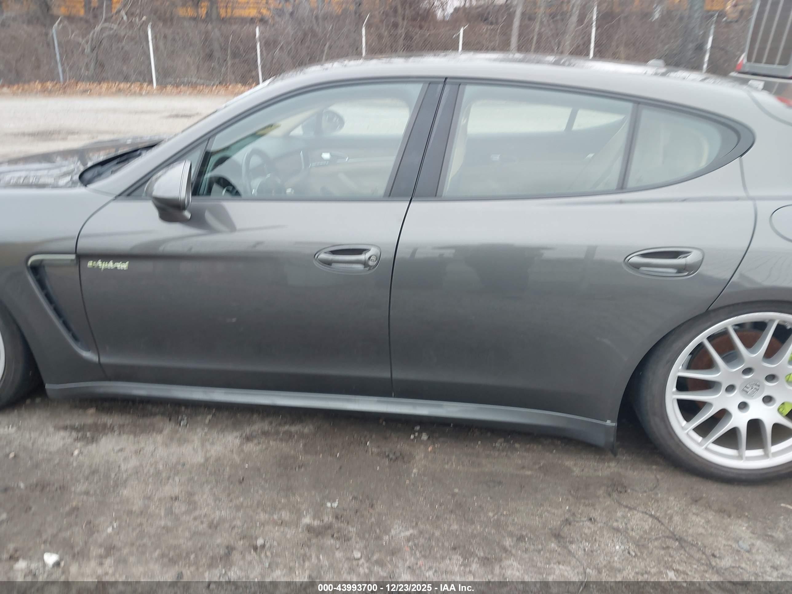 2015 Porsche Panamera E-hybrid S Brown vin: WP0AD2A74FL041559