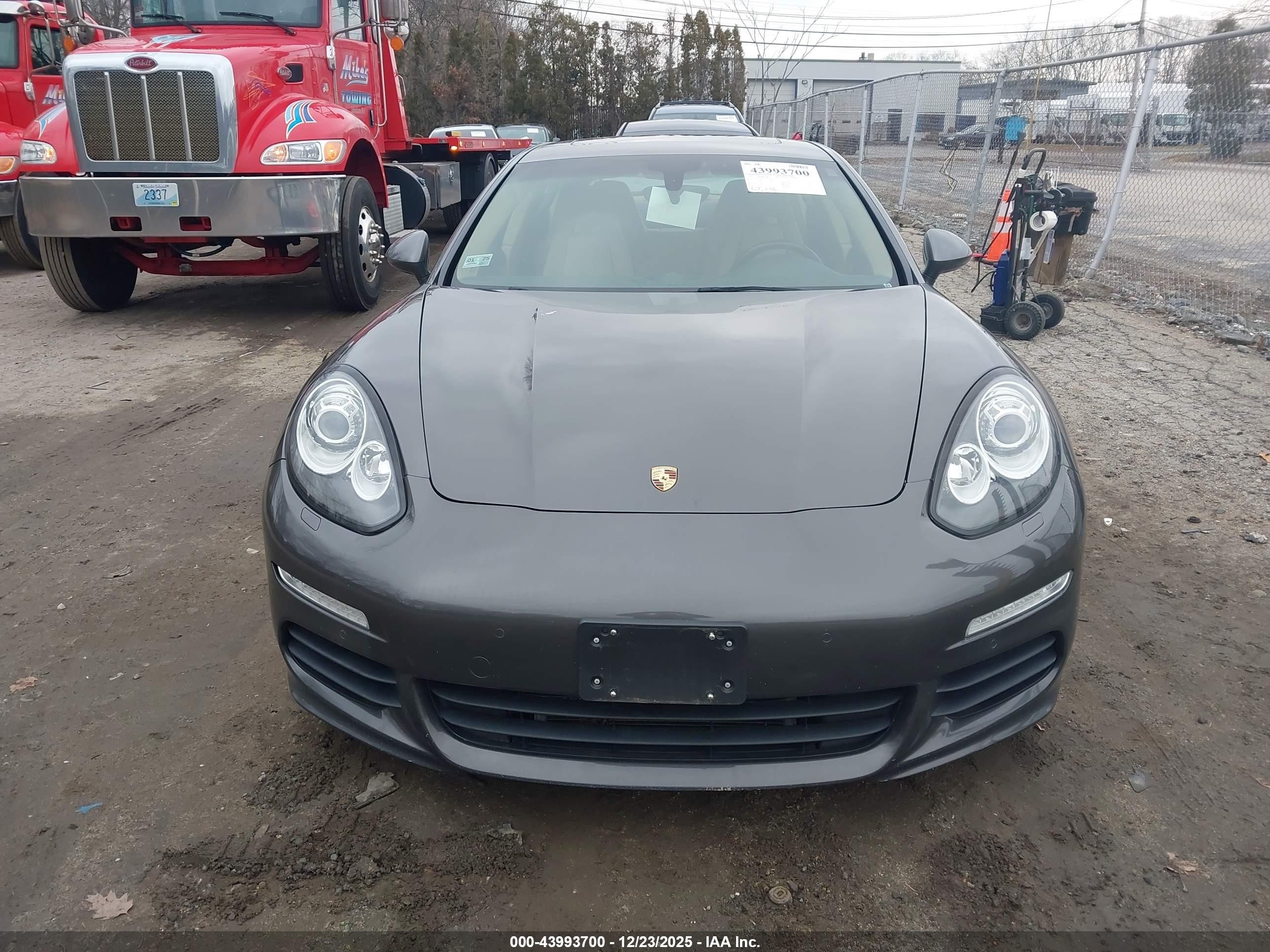 2015 Porsche Panamera E-hybrid S Brown vin: WP0AD2A74FL041559