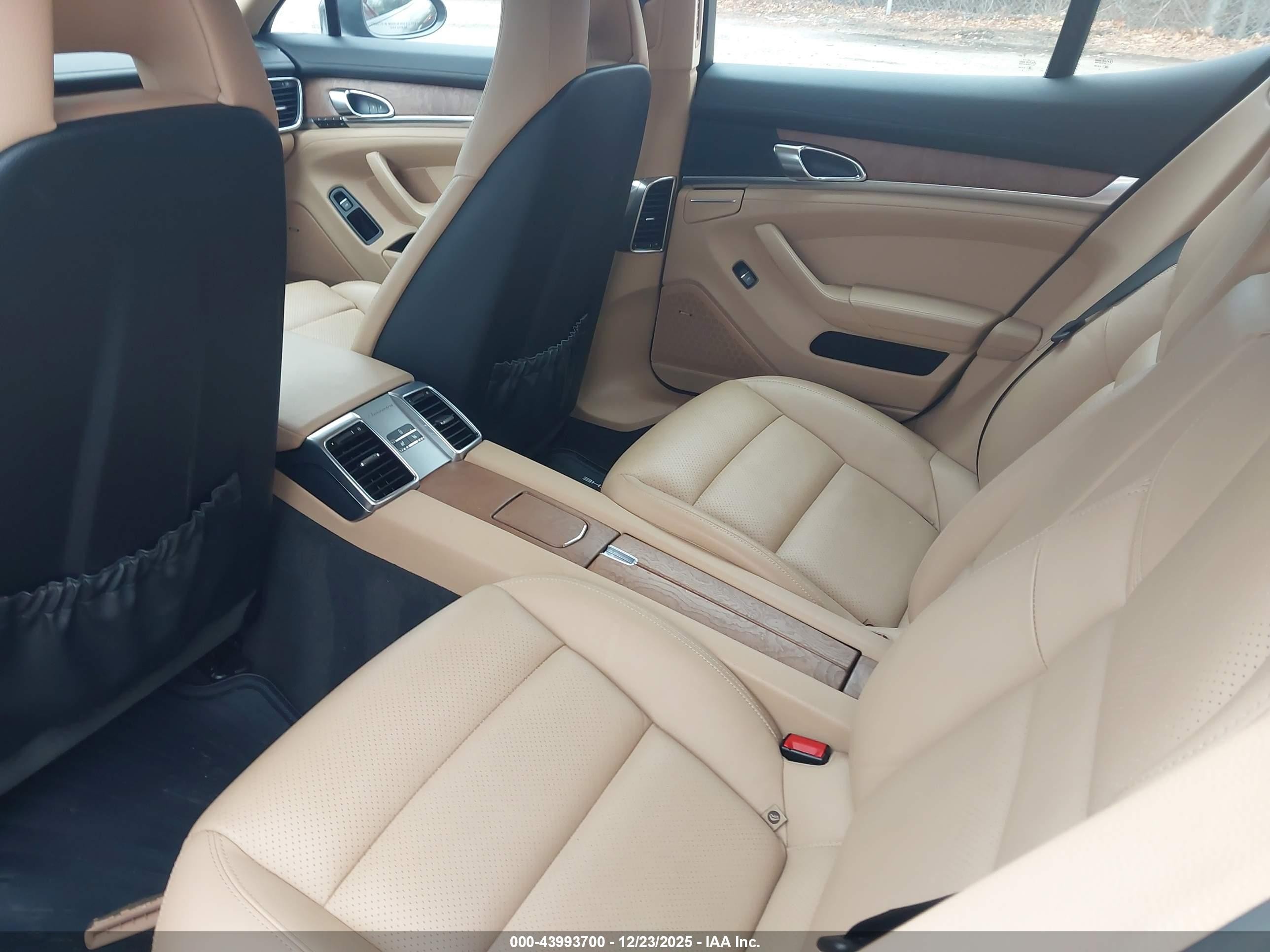 2015 Porsche Panamera E-hybrid S Brown vin: WP0AD2A74FL041559