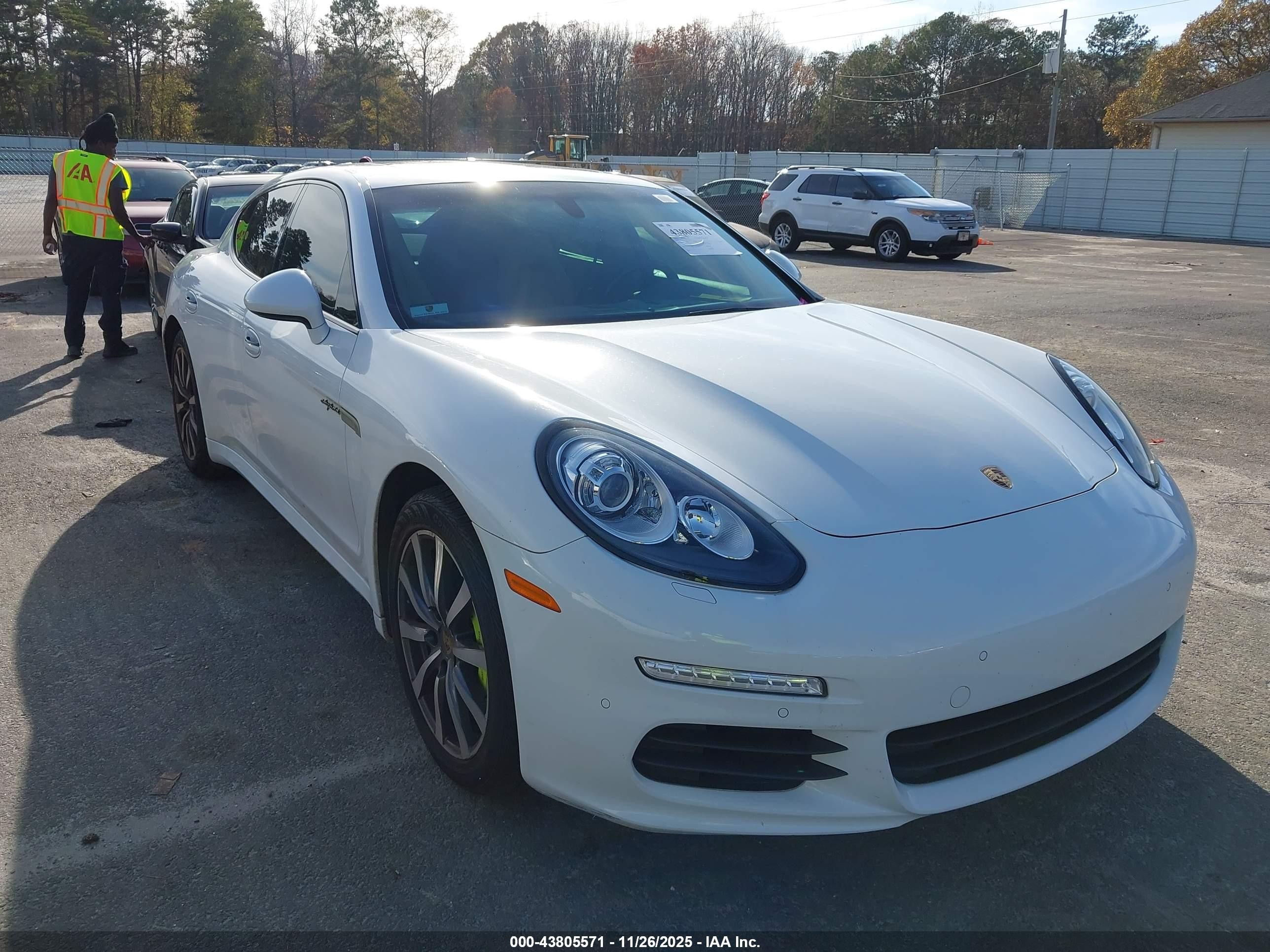 2015 Porsche Panamera E-hybrid S White vin: WP0AD2A77FL041457