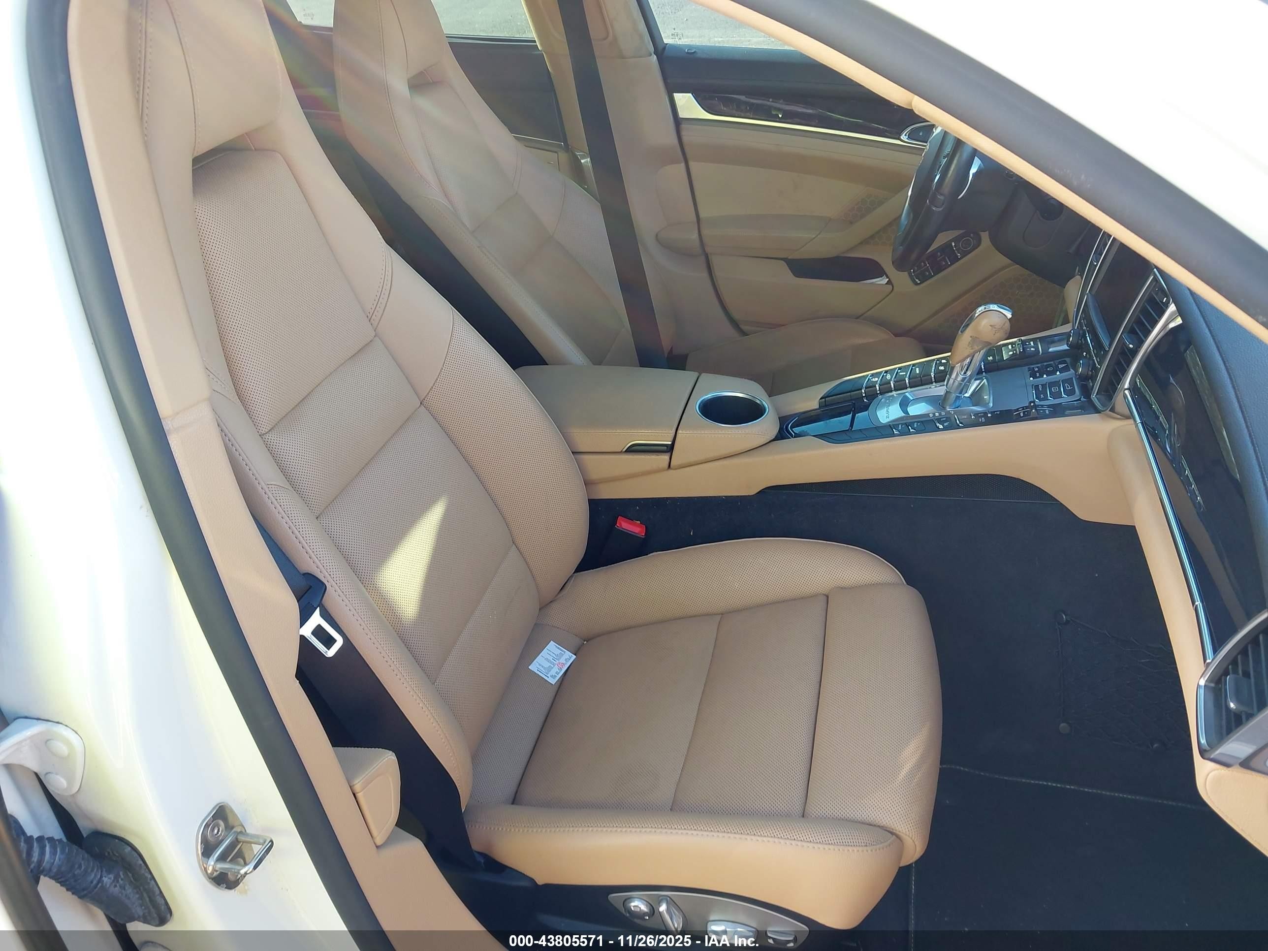 2015 Porsche Panamera E-hybrid S White vin: WP0AD2A77FL041457