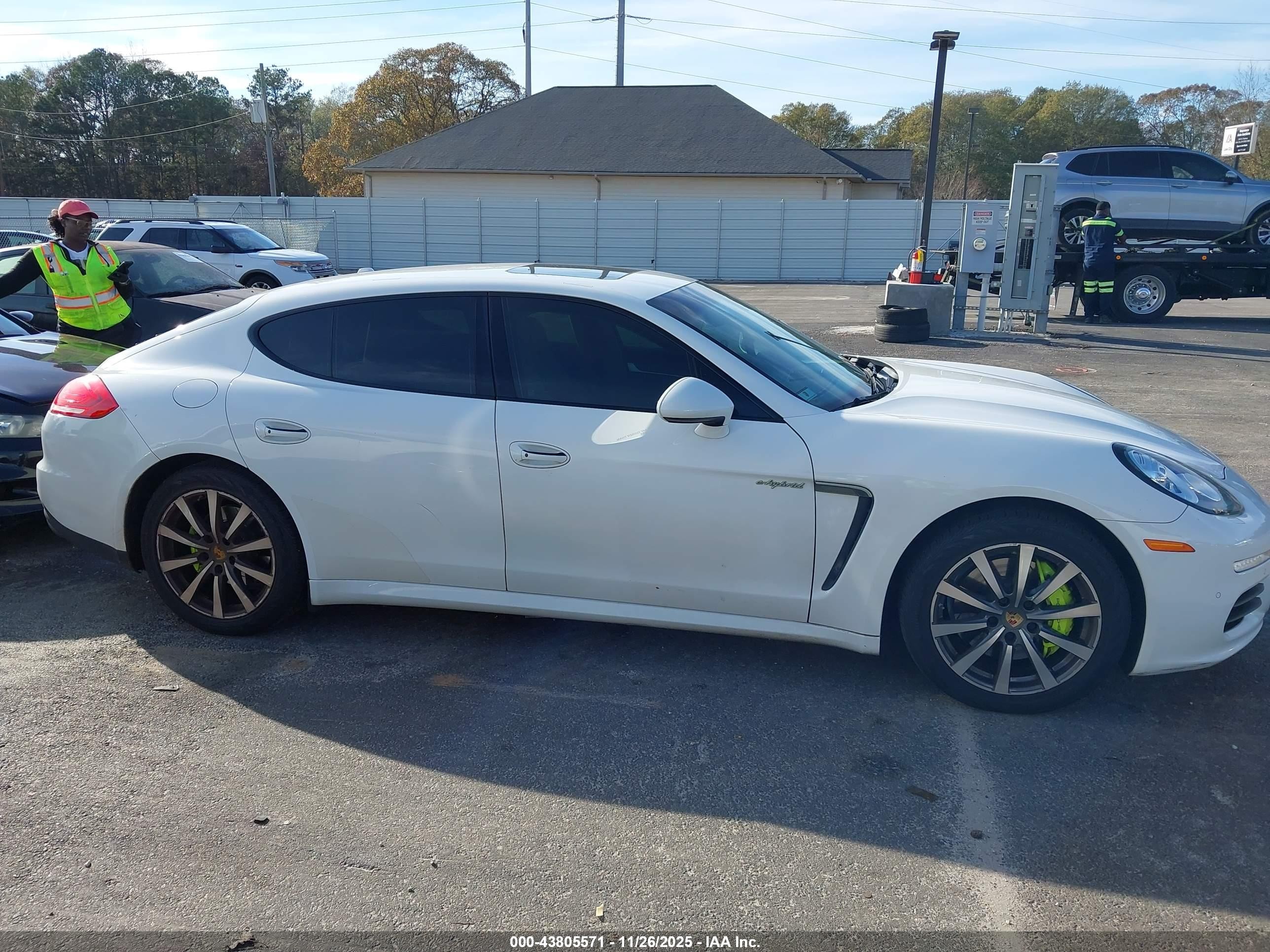 2015 Porsche Panamera E-hybrid S White vin: WP0AD2A77FL041457