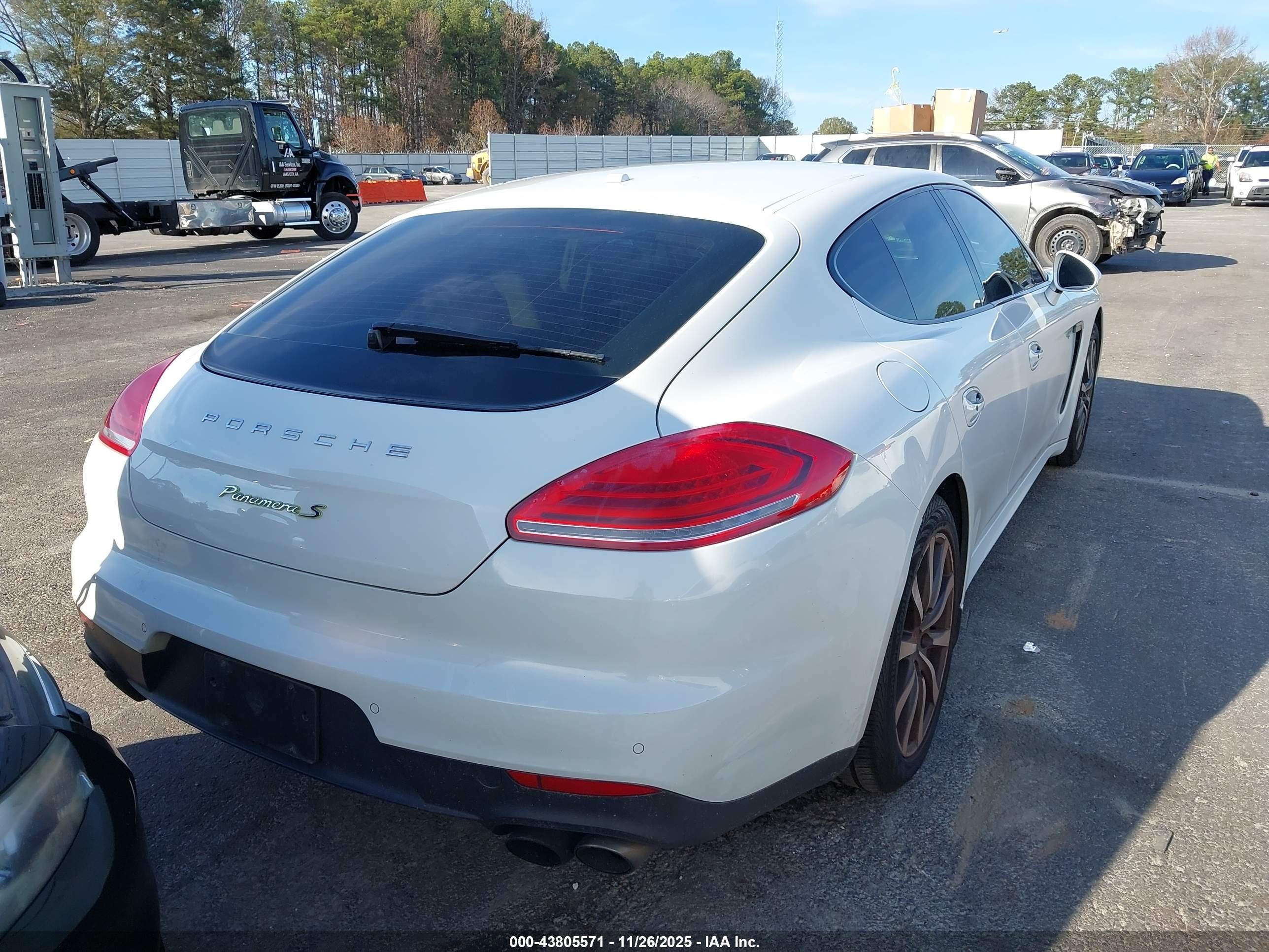 2015 Porsche Panamera E-hybrid S White vin: WP0AD2A77FL041457
