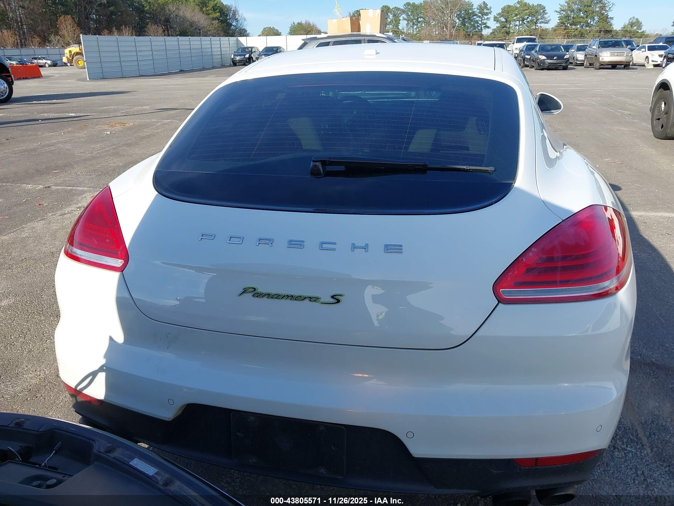 2015 Porsche Panamera E-hybrid S White vin: WP0AD2A77FL041457