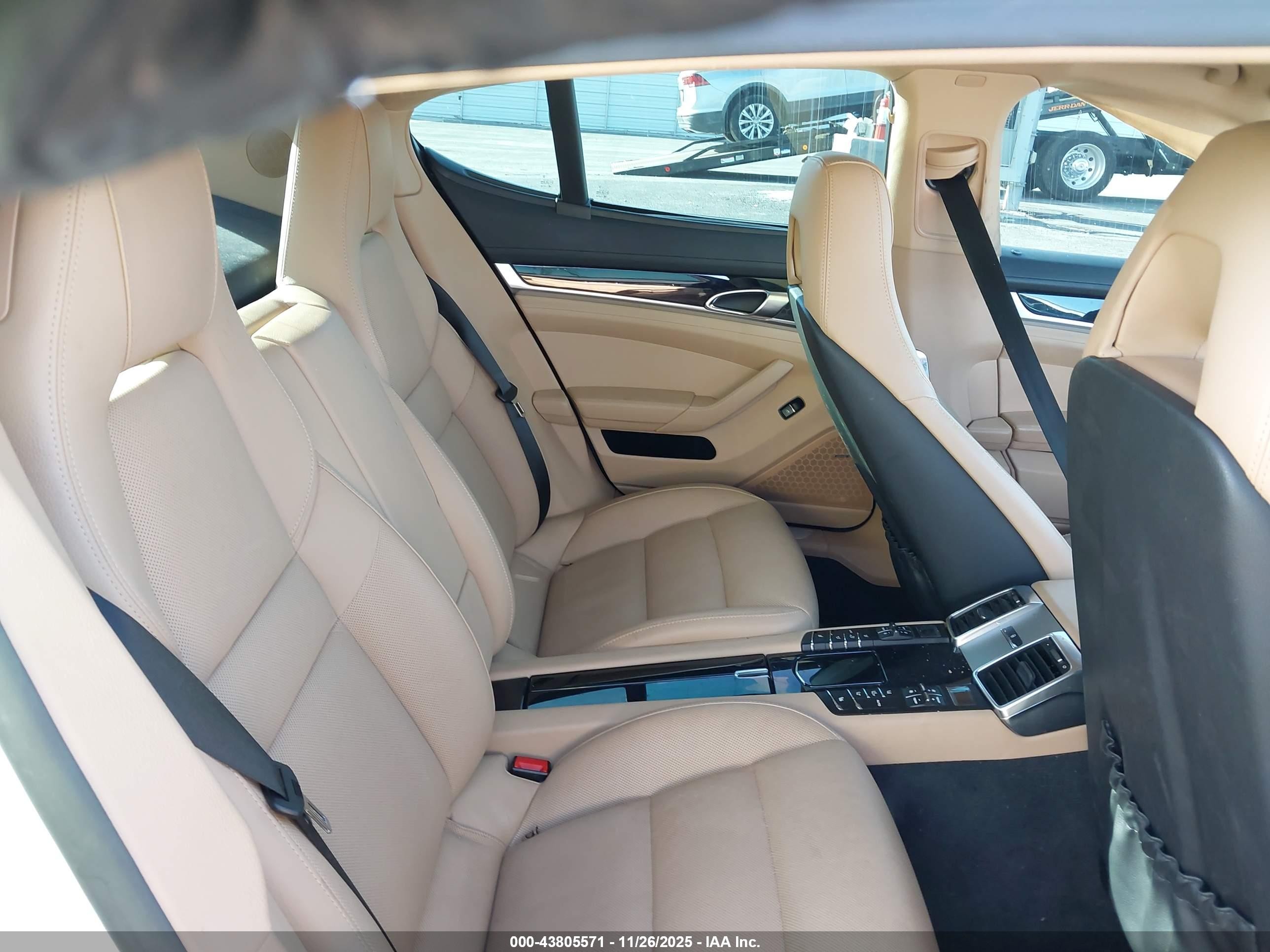2015 Porsche Panamera E-hybrid S White vin: WP0AD2A77FL041457