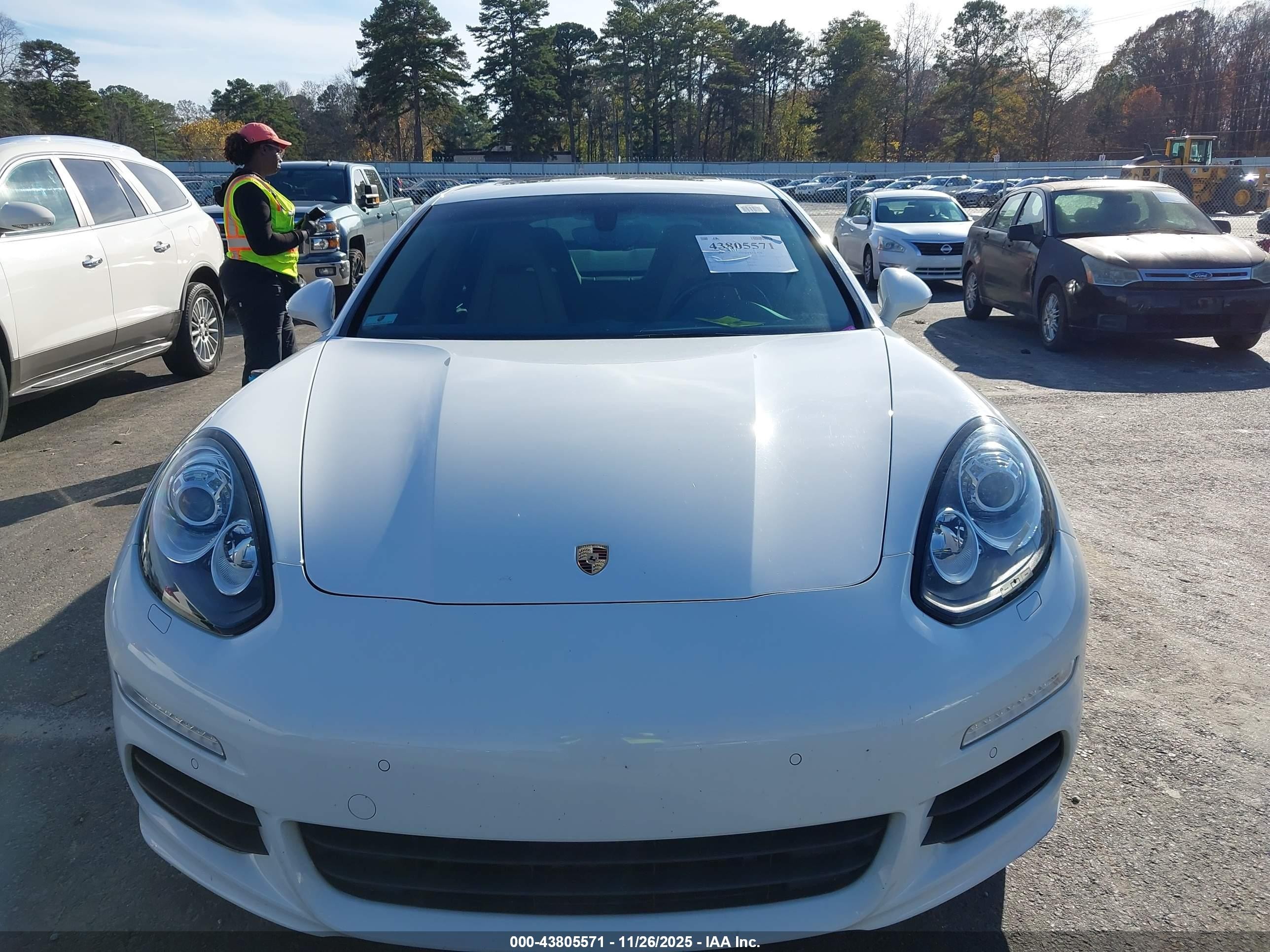 2015 Porsche Panamera E-hybrid S White vin: WP0AD2A77FL041457