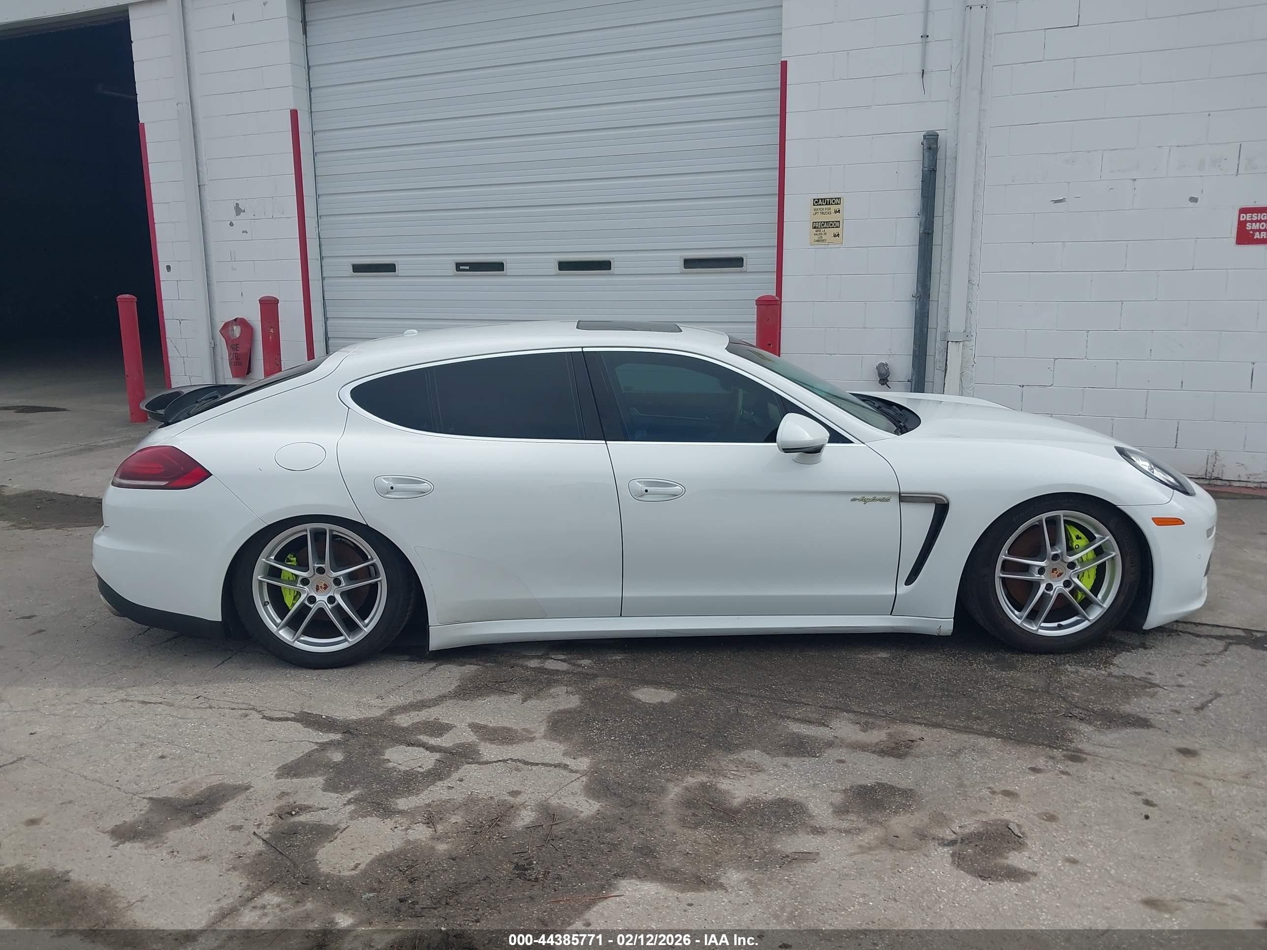 2014 Porsche Panamera E-hybrid S White vin: WP0AD2A7XEL044254
