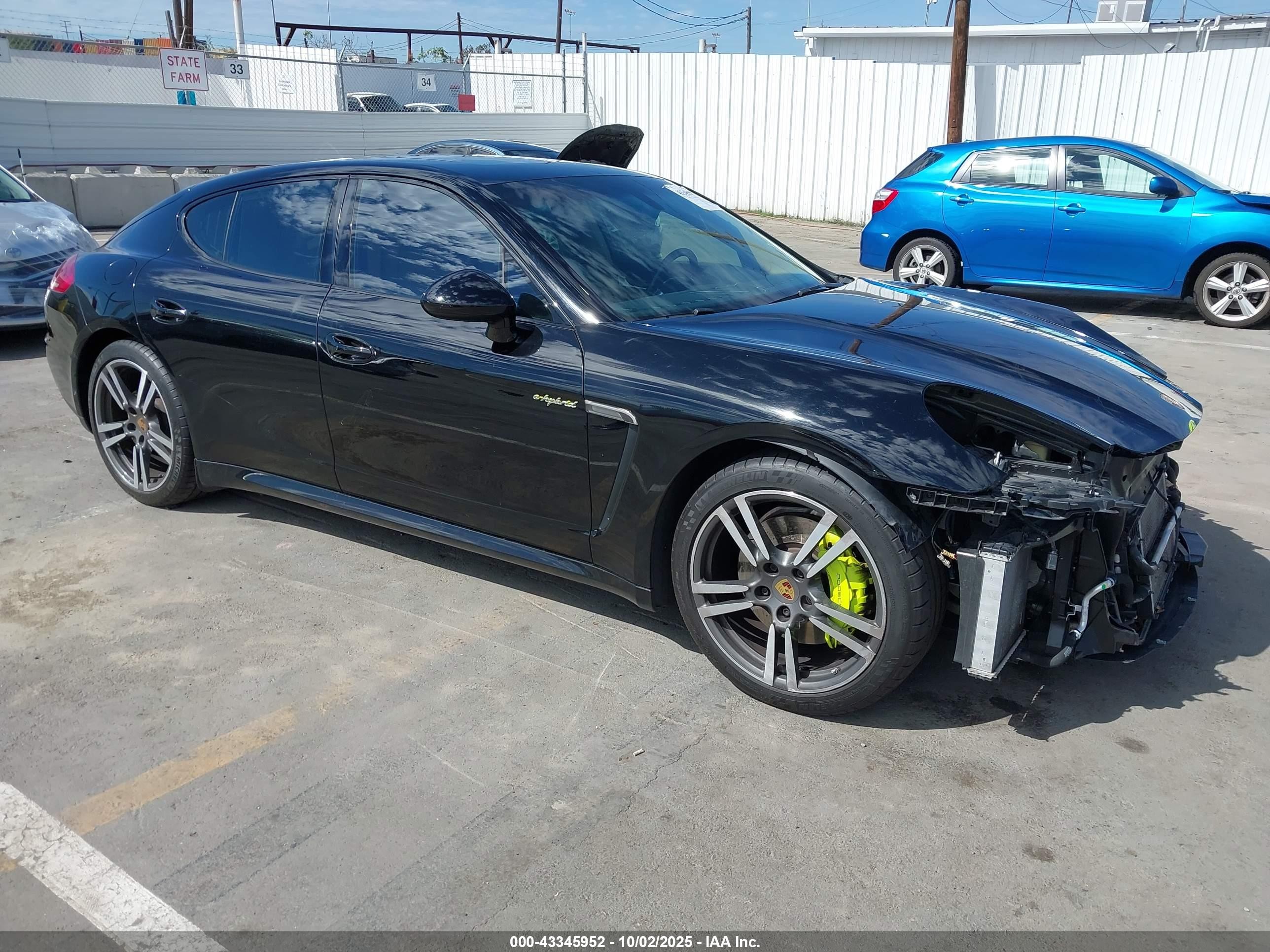 2015 Porsche Panamera E-hybrid S Черный vin: WP0AD2A7XFL040030