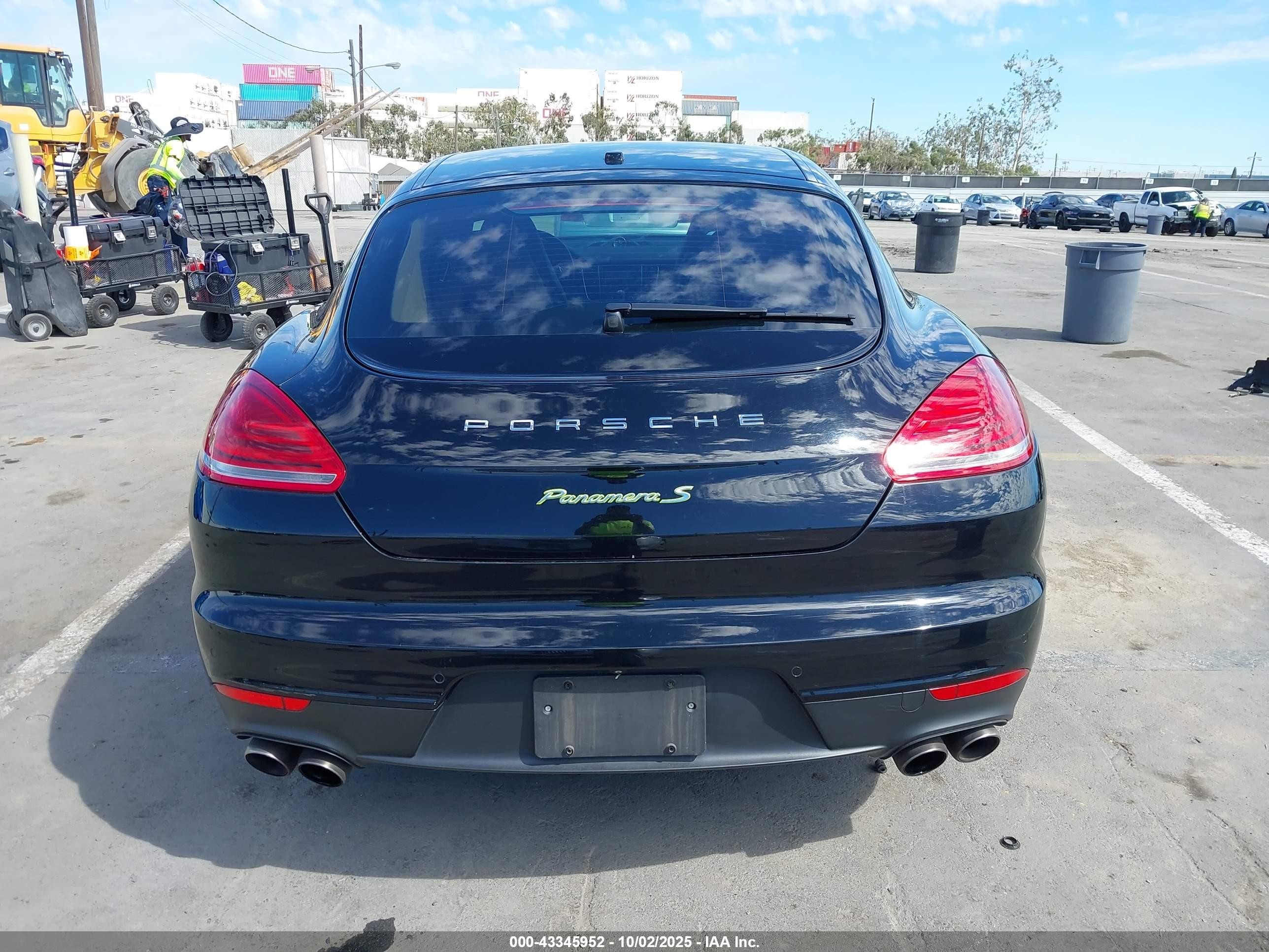 2015 Porsche Panamera E-hybrid S Черный vin: WP0AD2A7XFL040030