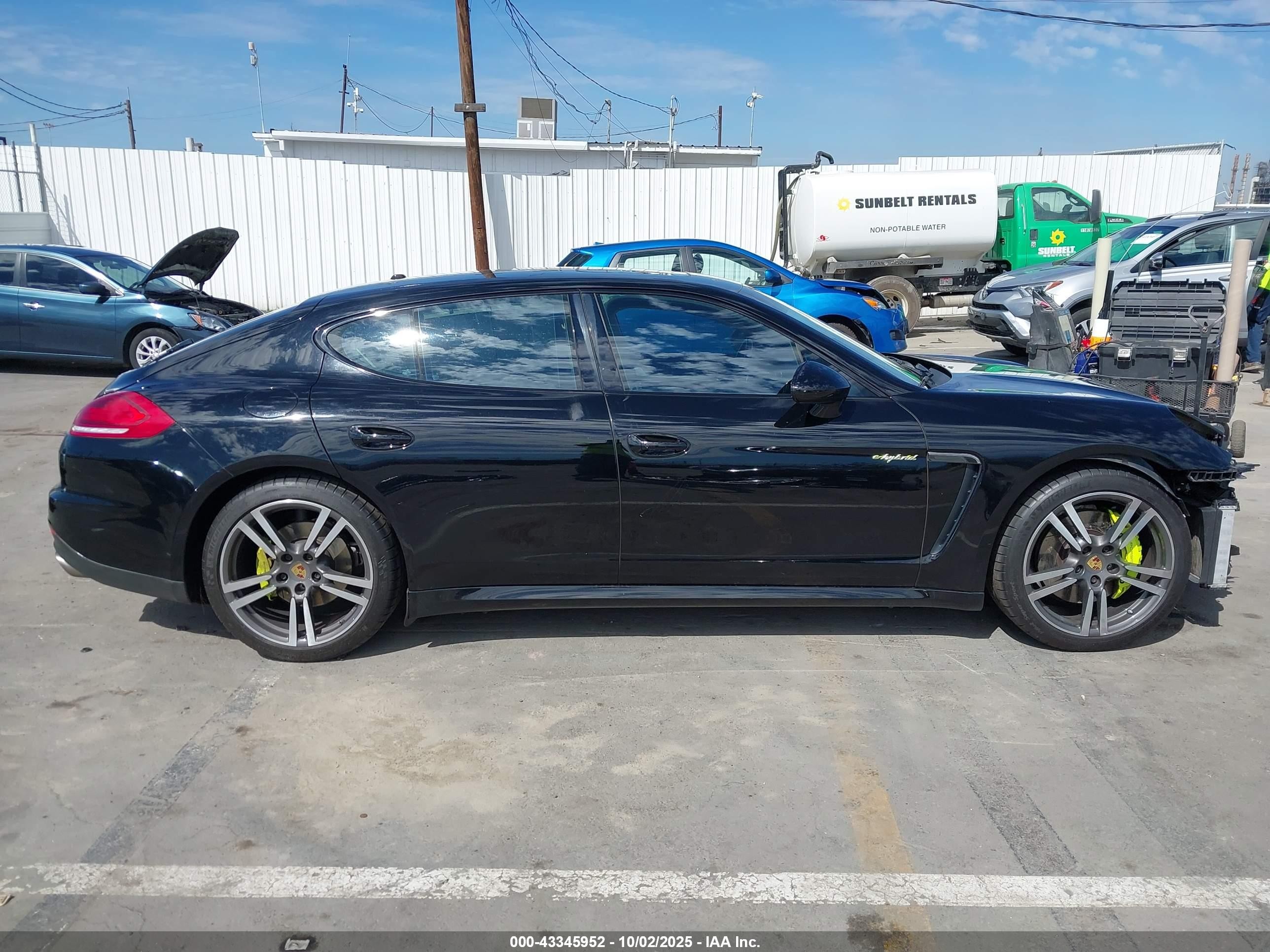 2015 Porsche Panamera E-hybrid S Черный vin: WP0AD2A7XFL040030