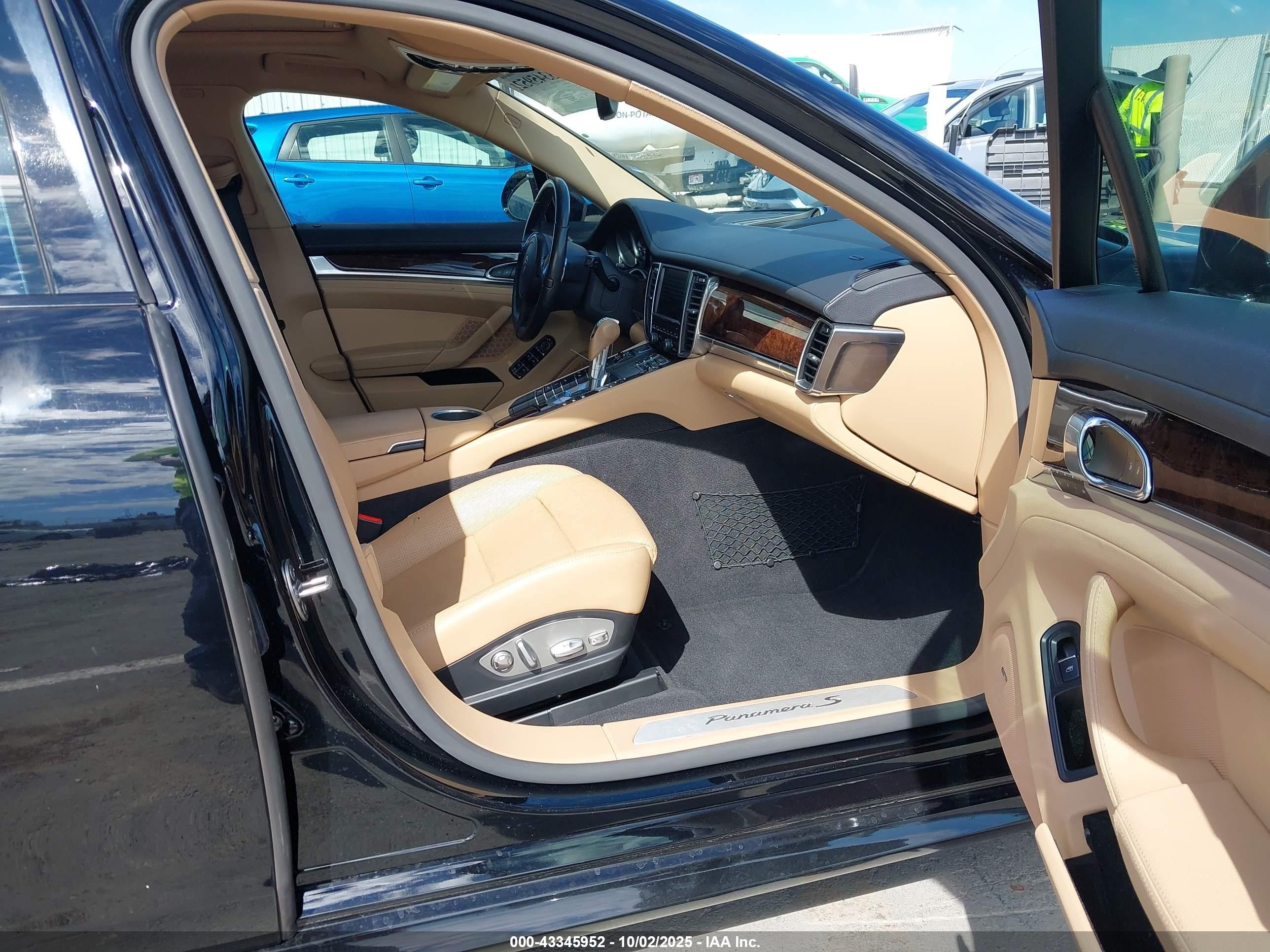 2015 Porsche Panamera E-hybrid S Черный vin: WP0AD2A7XFL040030