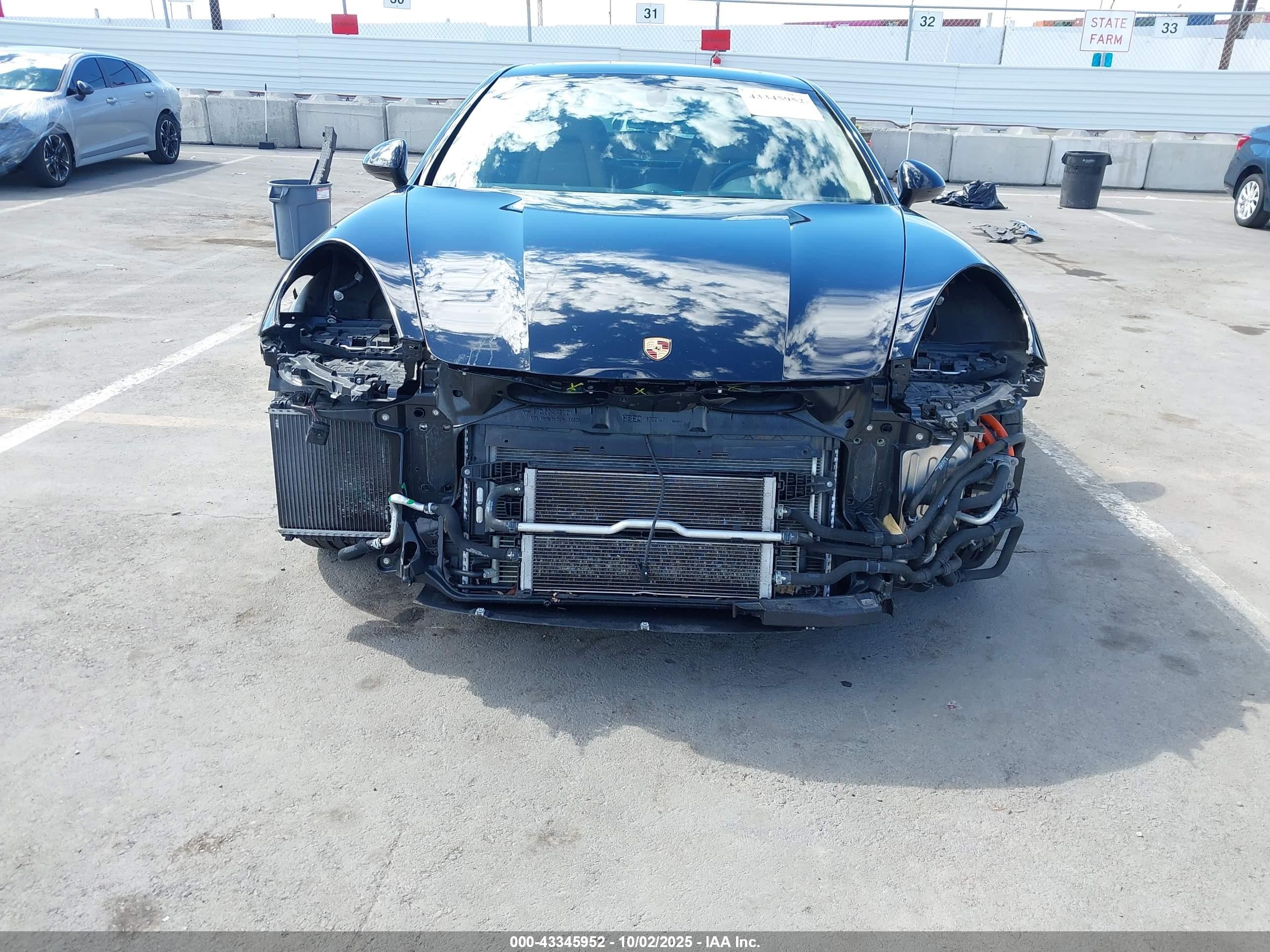 2015 Porsche Panamera E-hybrid S Черный vin: WP0AD2A7XFL040030