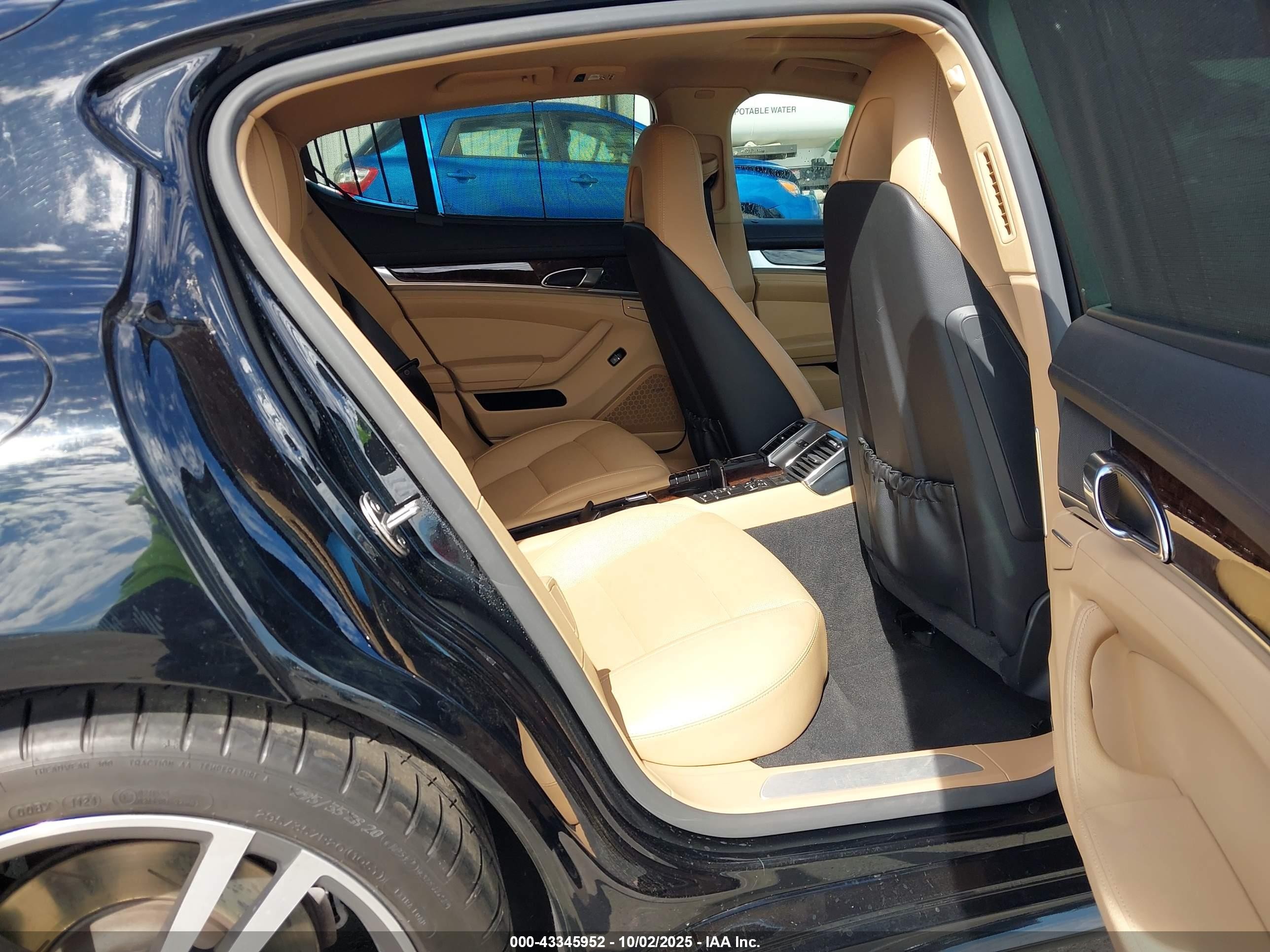 2015 Porsche Panamera E-hybrid S Черный vin: WP0AD2A7XFL040030