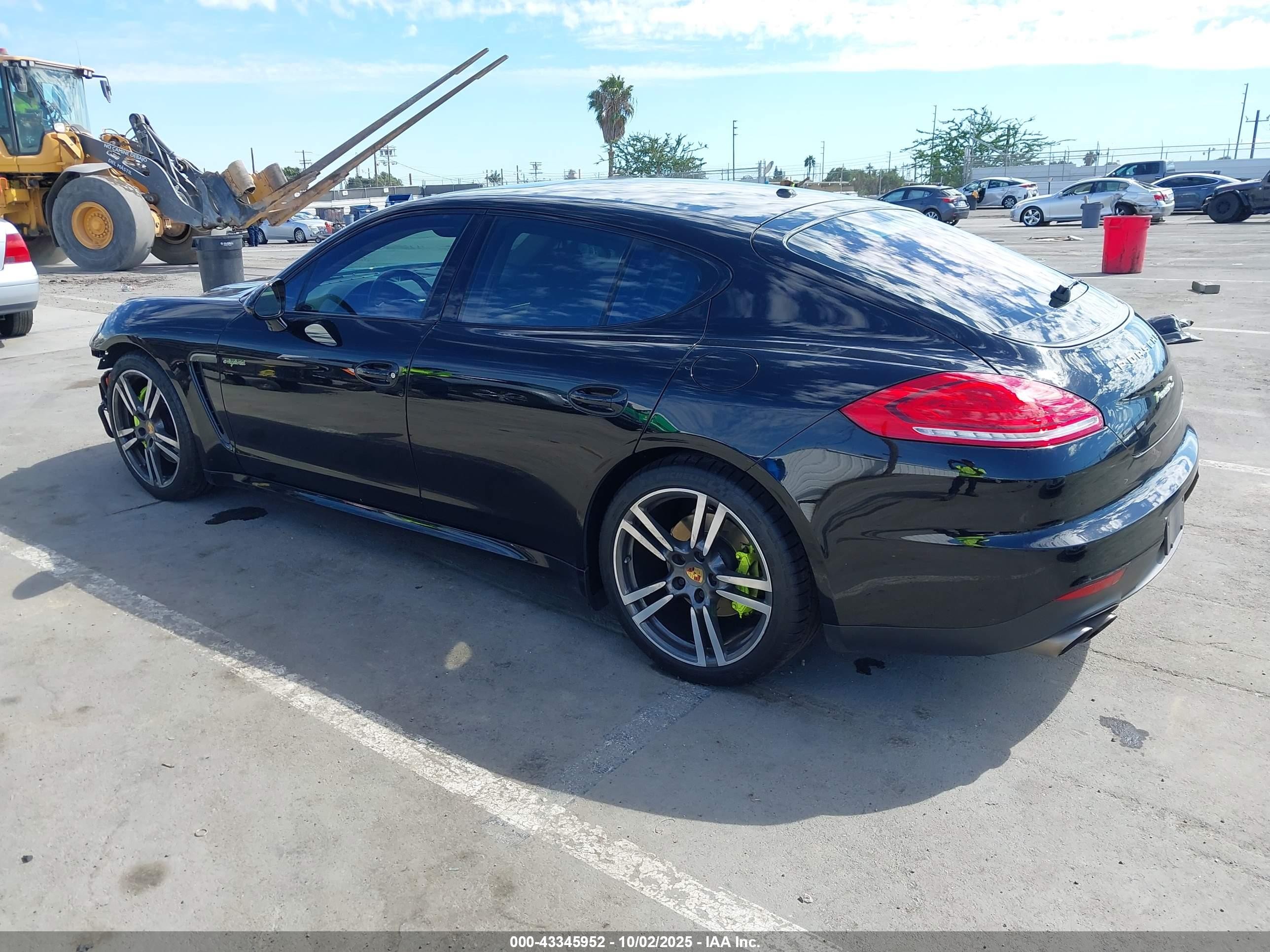 2015 Porsche Panamera E-hybrid S Черный vin: WP0AD2A7XFL040030