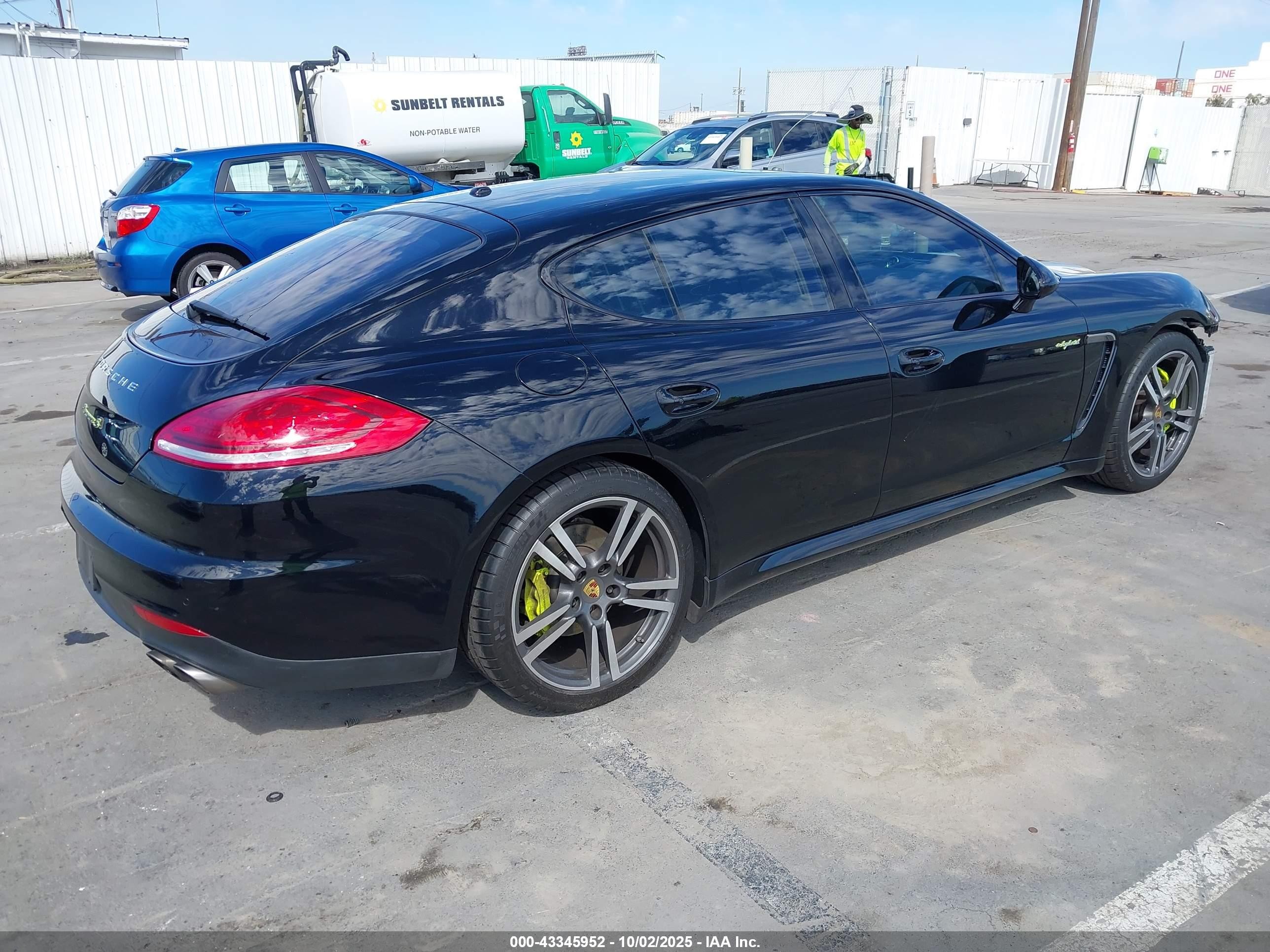 2015 Porsche Panamera E-hybrid S Черный vin: WP0AD2A7XFL040030