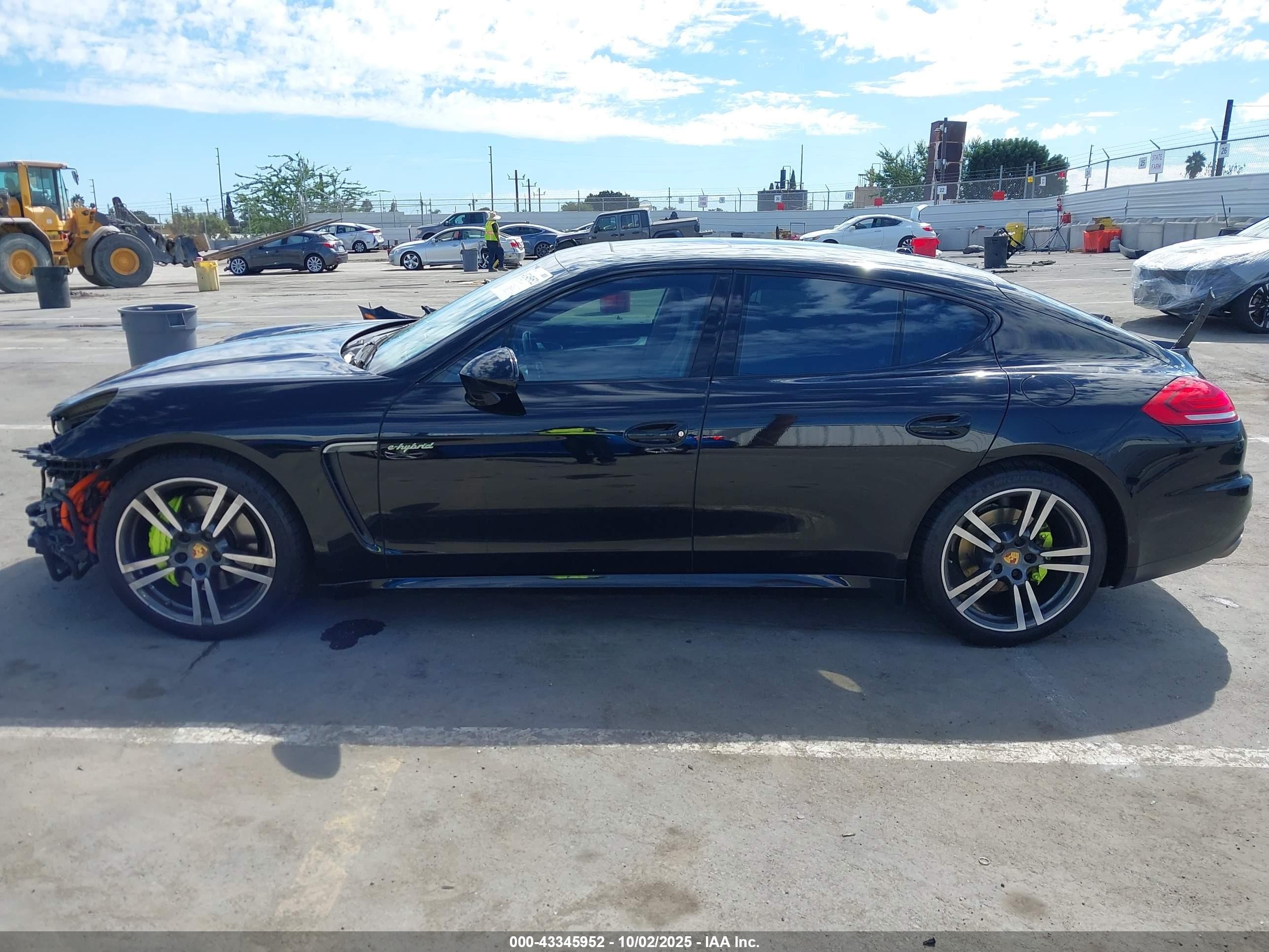 2015 Porsche Panamera E-hybrid S Черный vin: WP0AD2A7XFL040030