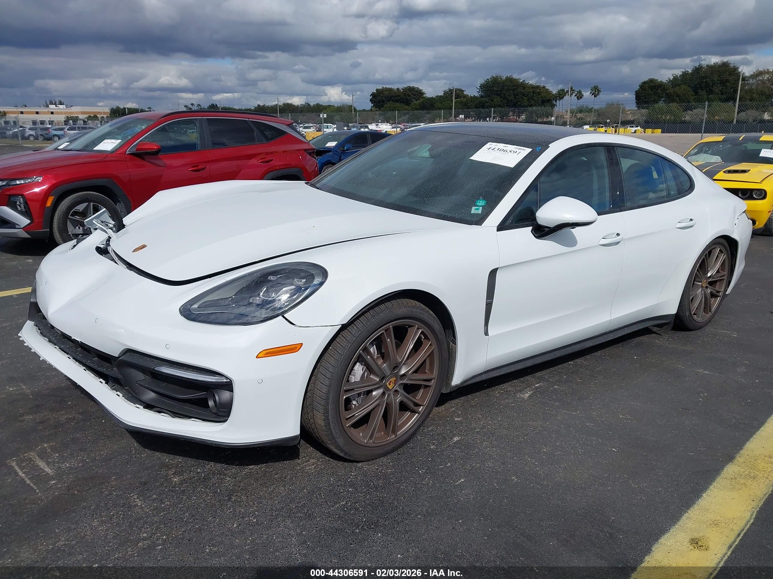 2023 Porsche Panamera 4/4 Platinum Edition/platinum Edition White vin: WP0AJ2A70PL102691