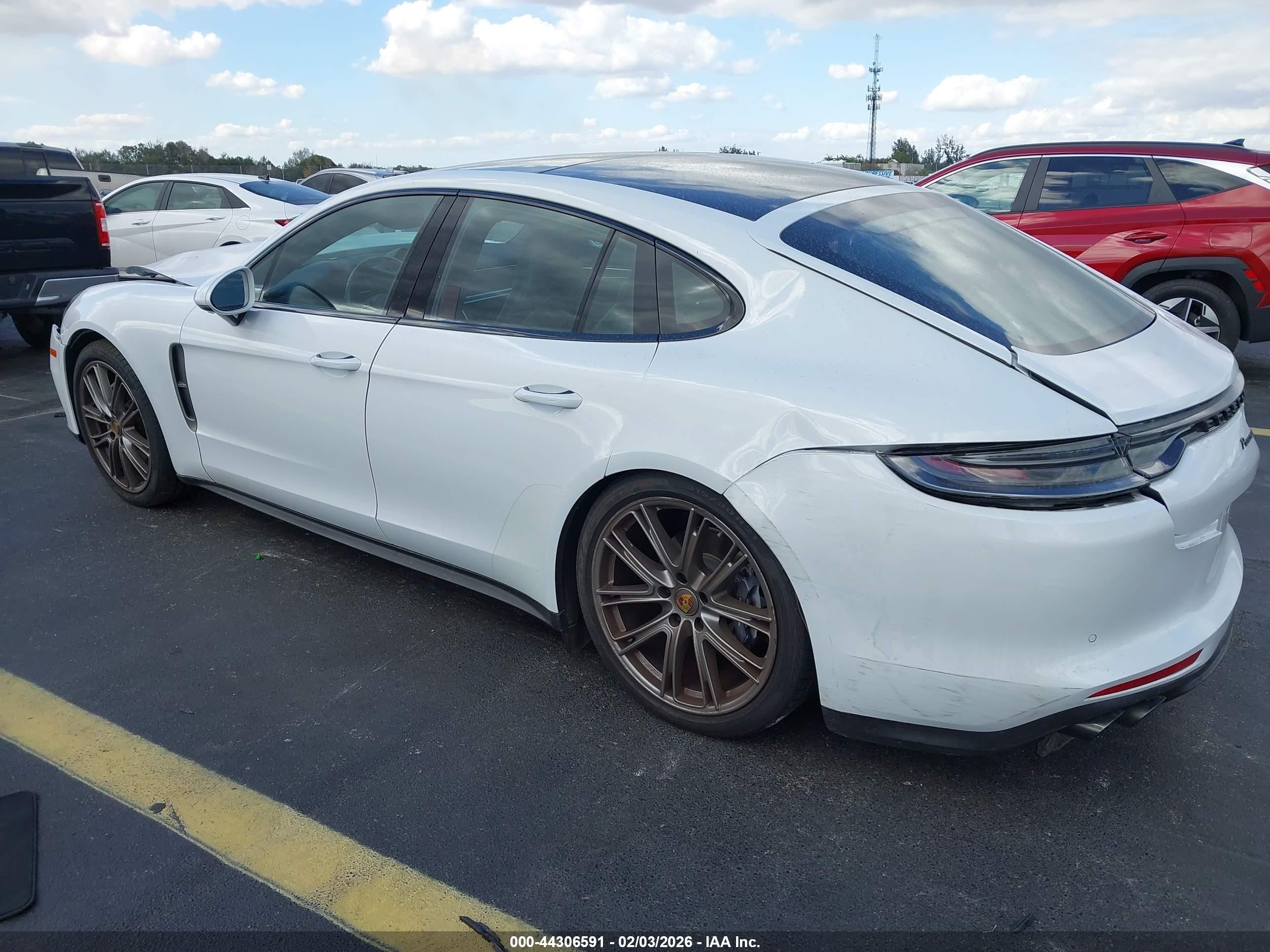 2023 Porsche Panamera 4/4 Platinum Edition/platinum Edition White vin: WP0AJ2A70PL102691