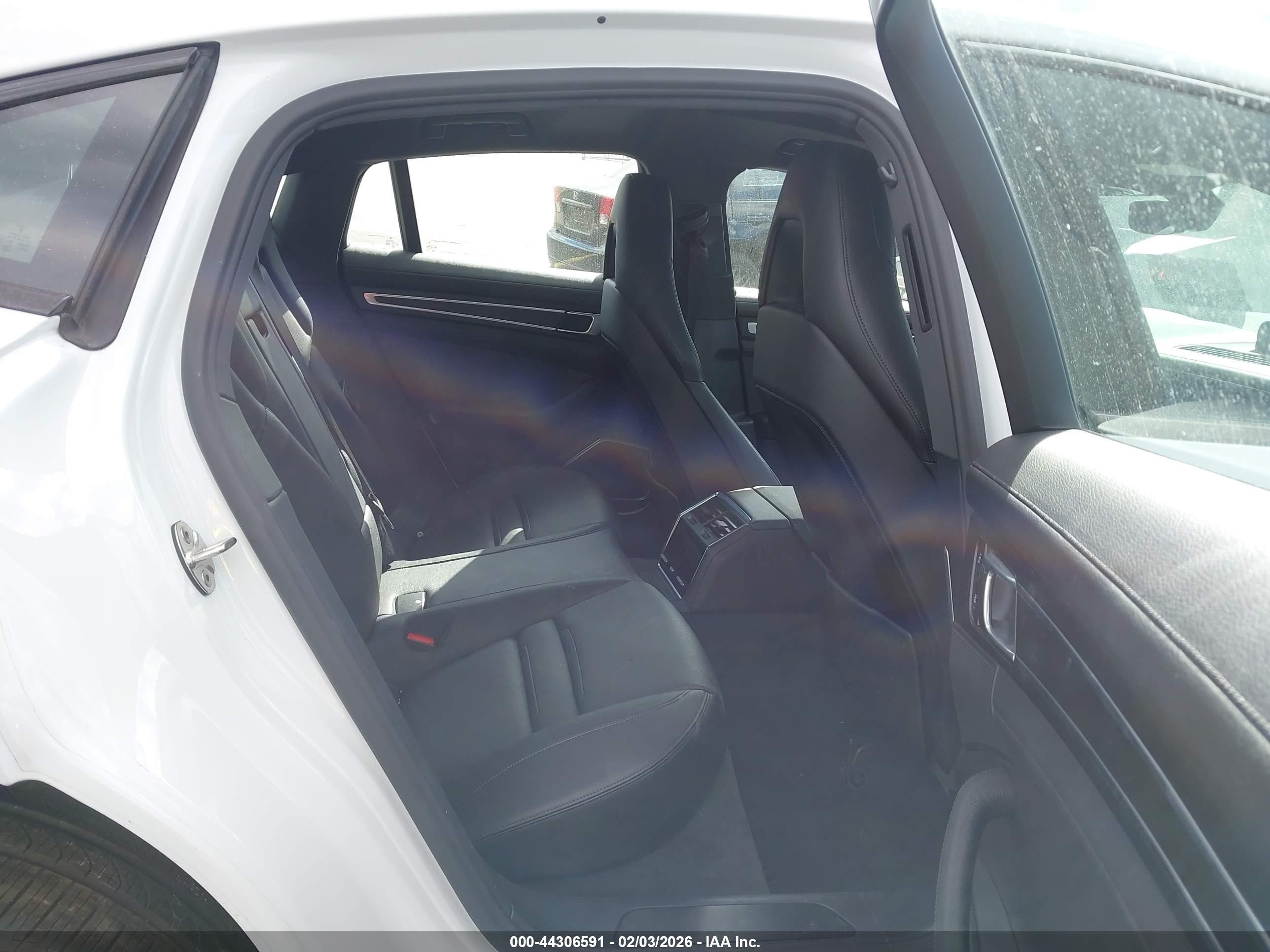 2023 Porsche Panamera 4/4 Platinum Edition/platinum Edition White vin: WP0AJ2A70PL102691