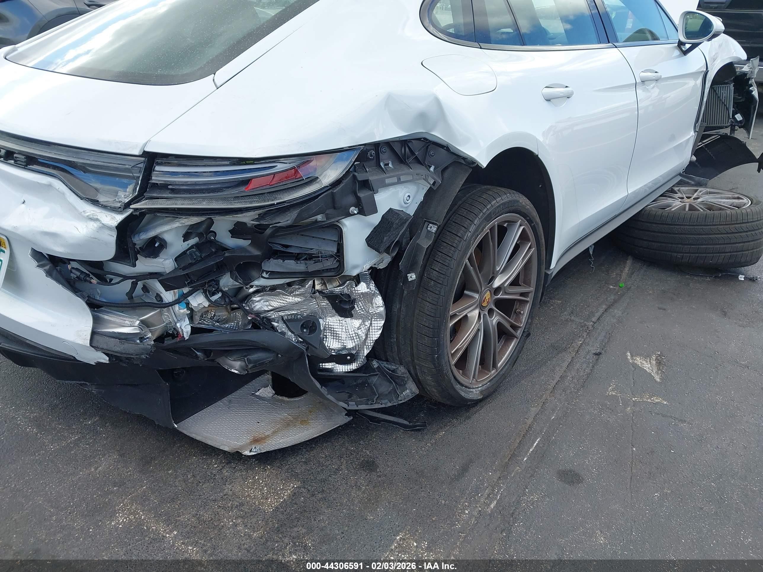 2023 Porsche Panamera 4/4 Platinum Edition/platinum Edition White vin: WP0AJ2A70PL102691