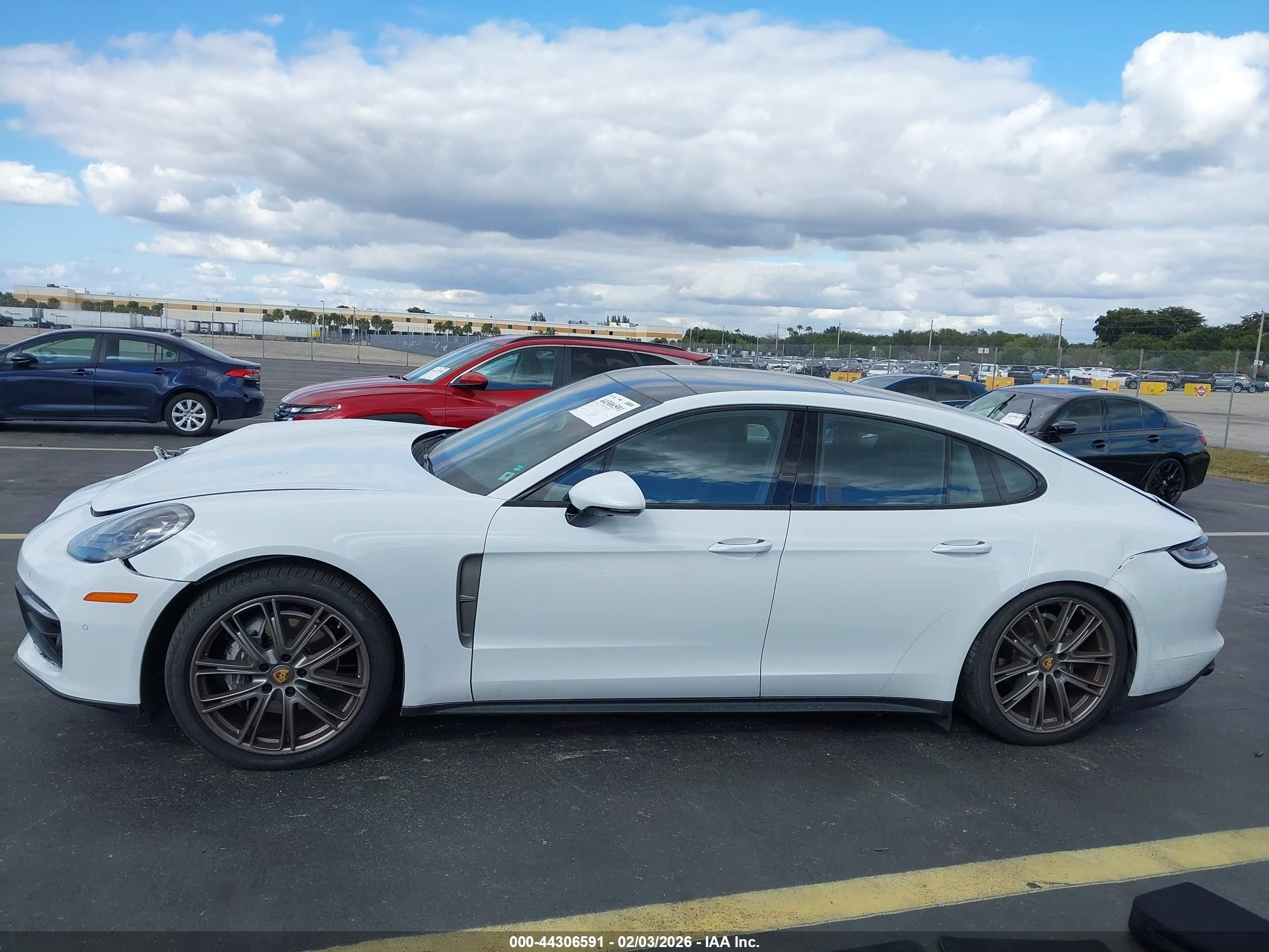 2023 Porsche Panamera 4/4 Platinum Edition/platinum Edition White vin: WP0AJ2A70PL102691
