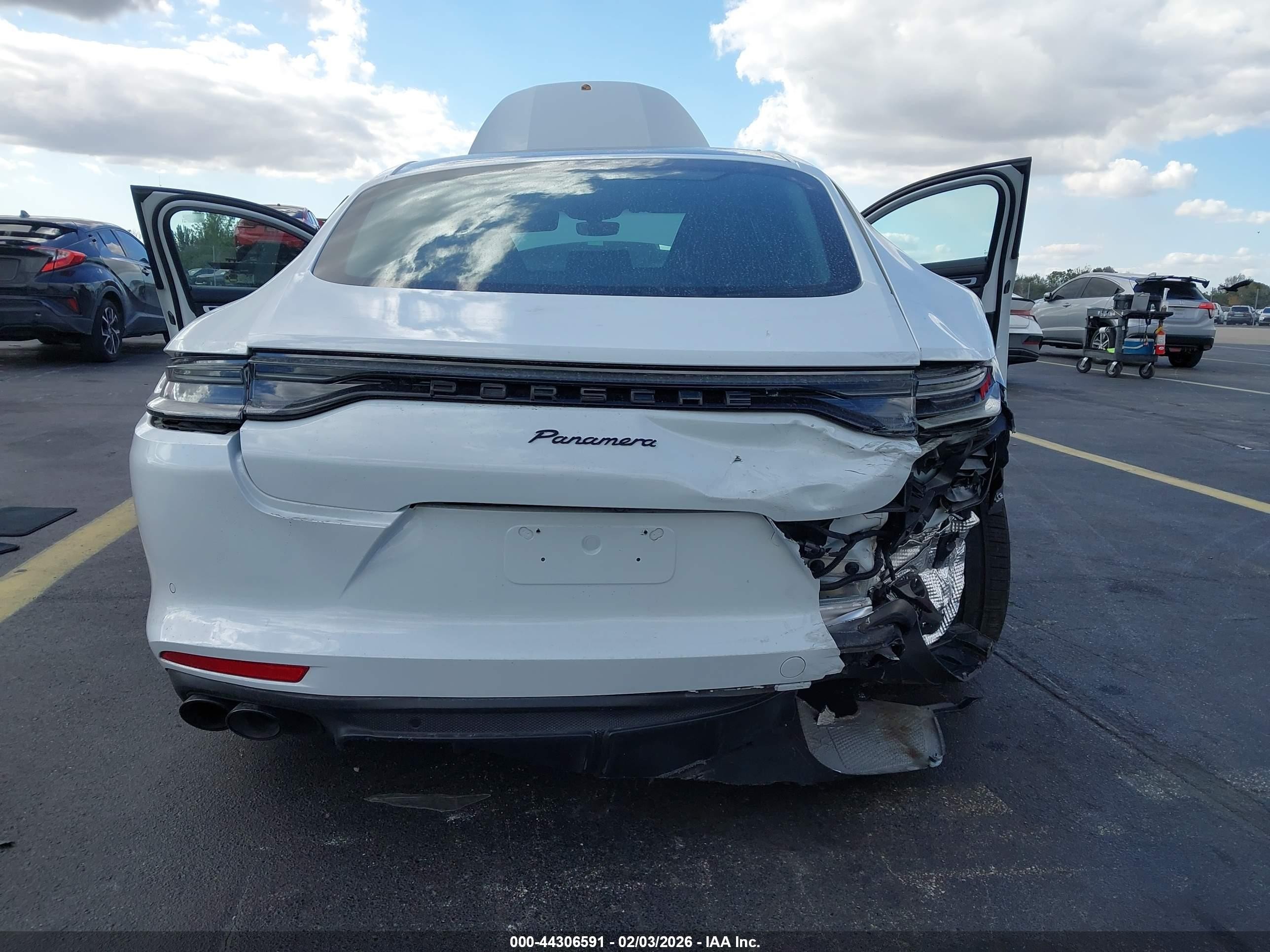 2023 Porsche Panamera 4/4 Platinum Edition/platinum Edition White vin: WP0AJ2A70PL102691