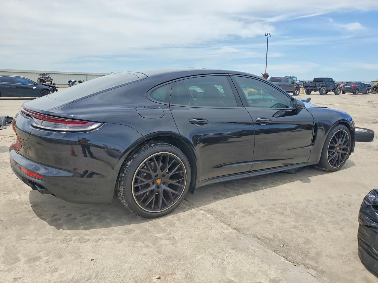 2022 Porsche Panamera Base Black vin: WP0AJ2A73NL100480