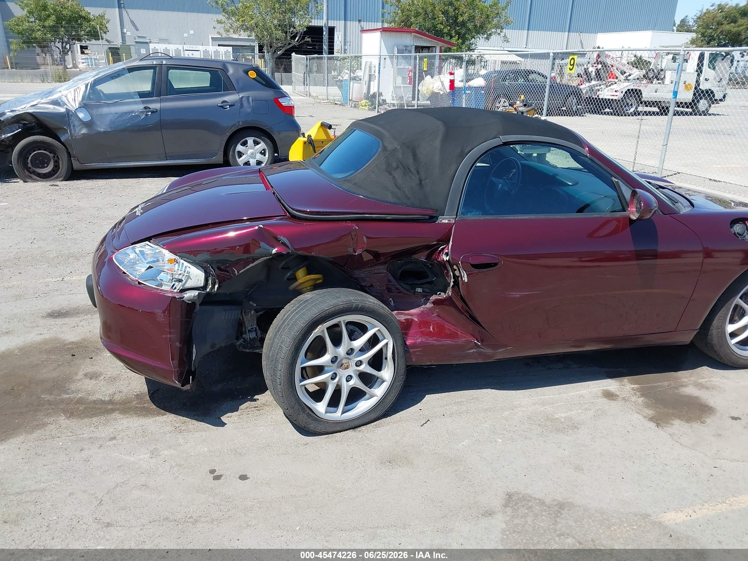 2003 Porsche Boxster   Burgundy vin: WP0CA29853U623819