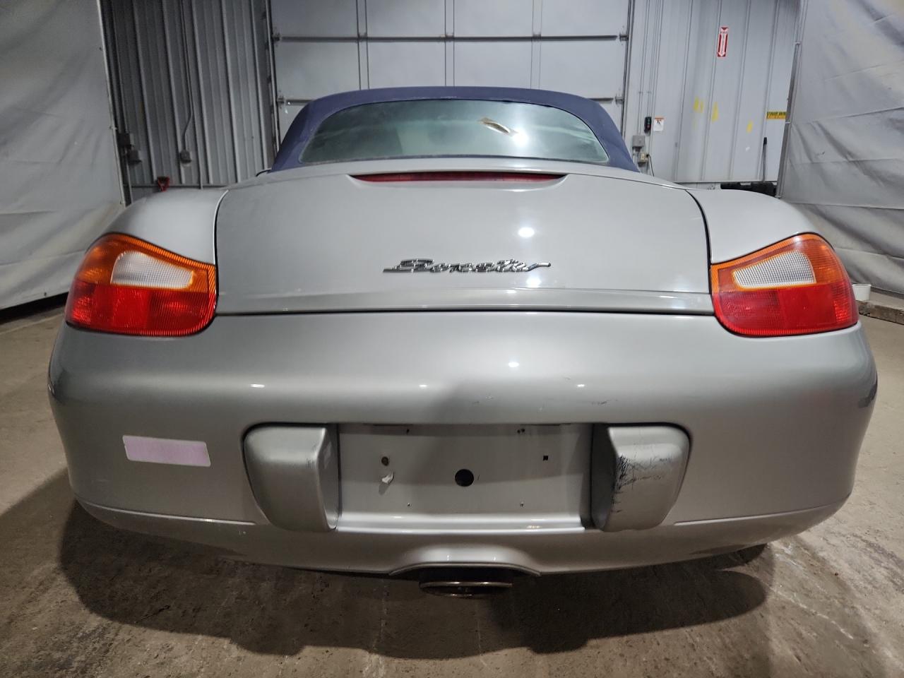 2000 Porsche Boxster Серебряный vin: WP0CA2987YU626129 Damage: Rear Bumper, Light Scratch, > 12 Inches